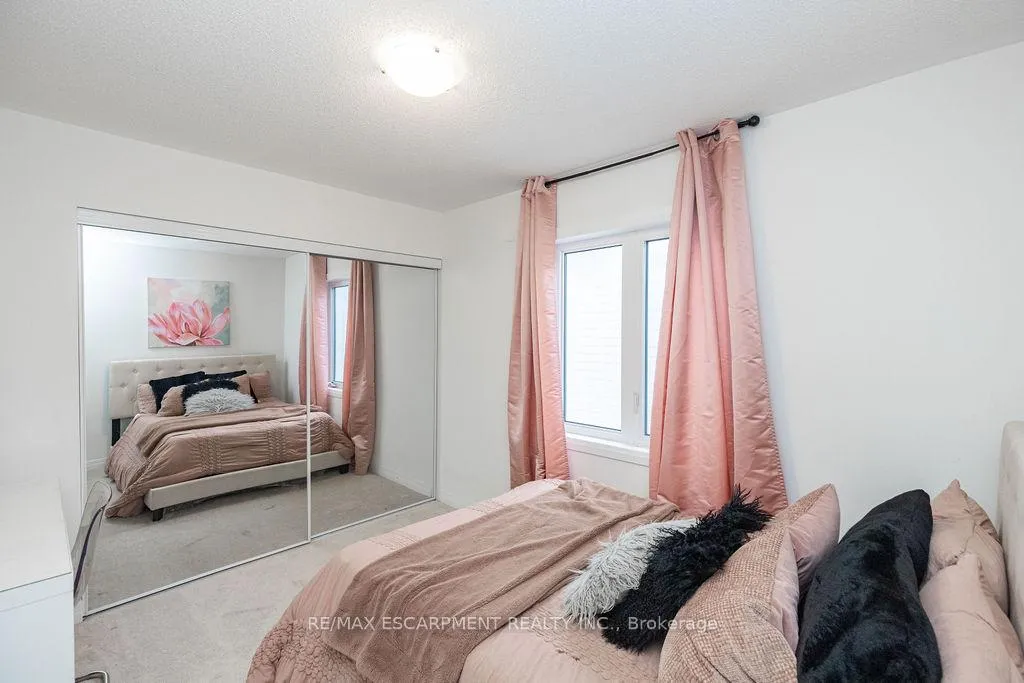 Photo 32 of 66 Freedom Crescent, Hamilton, Airport Employment Area — HOMEH