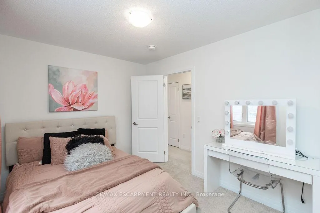 Photo 33 of 66 Freedom Crescent, Hamilton, Airport Employment Area — HOMEH