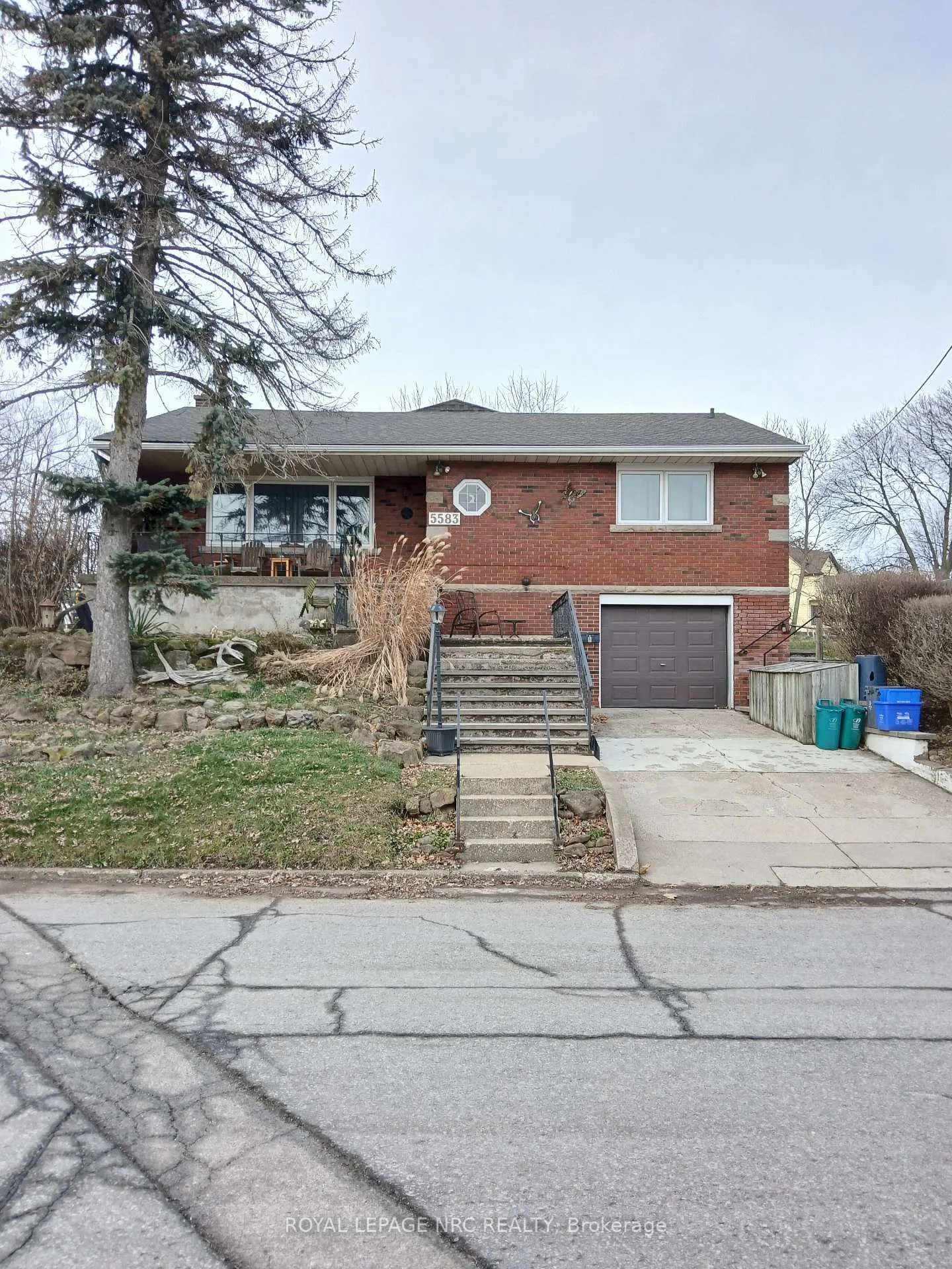 Front of Unit B, 5583 Ontario Avenue