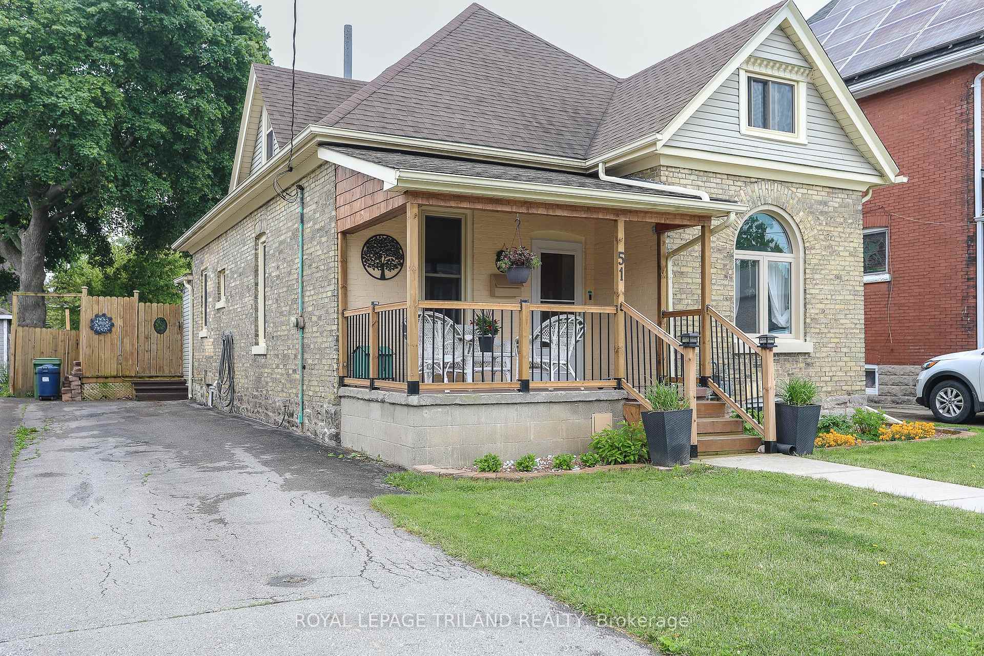 Photo 2 of 51 Locust Street, St. Thomas — HOMEH