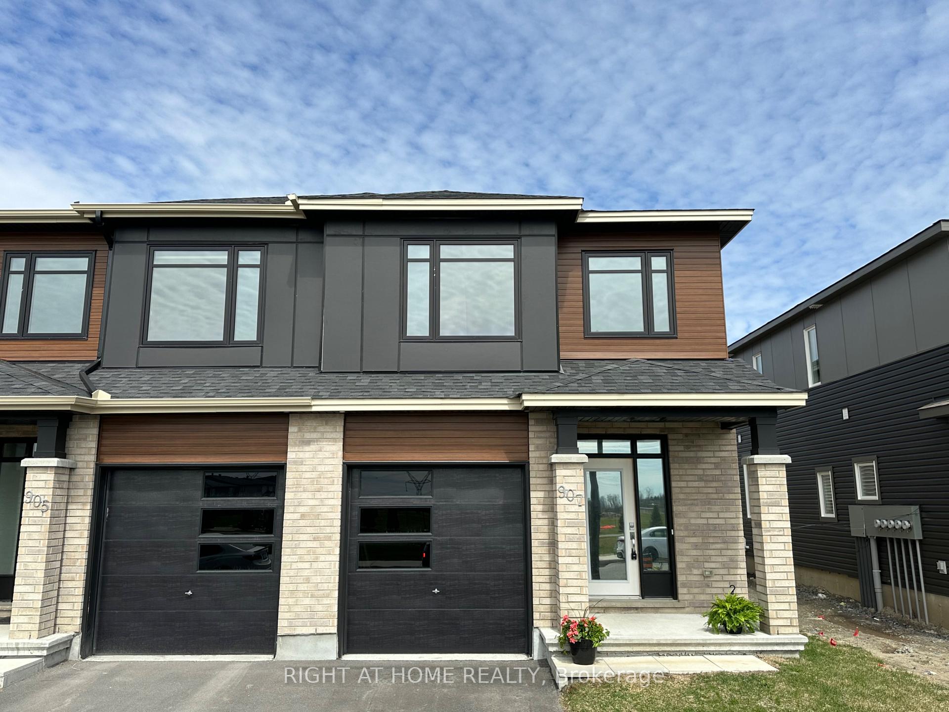 Photo 2 of 907 Orvieto Way, Ottawa, Remainder of Stittsville & Area — HOMEH