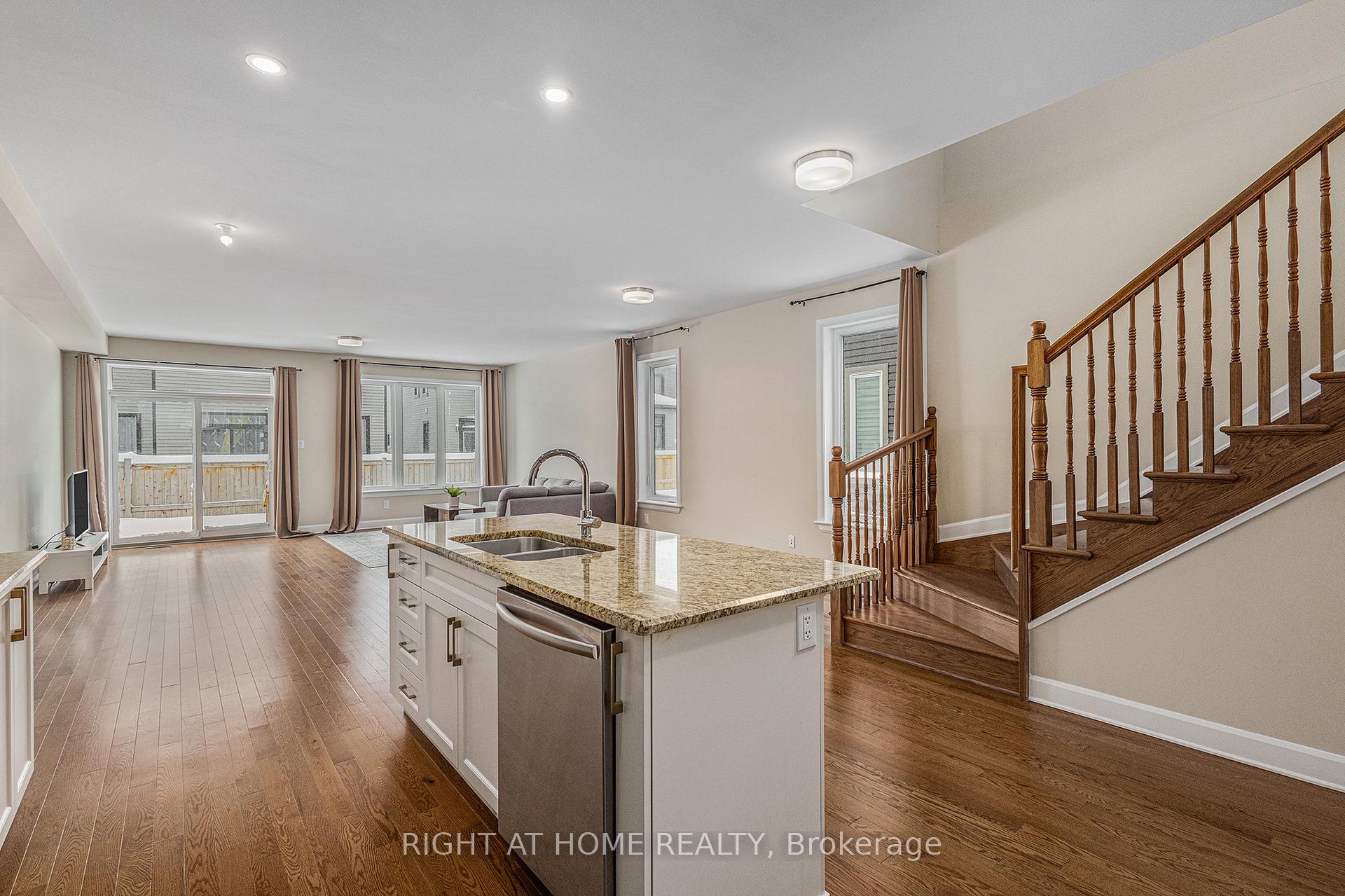 Photo 4 of 907 Orvieto Way, Ottawa, Remainder of Stittsville & Area — HOMEH