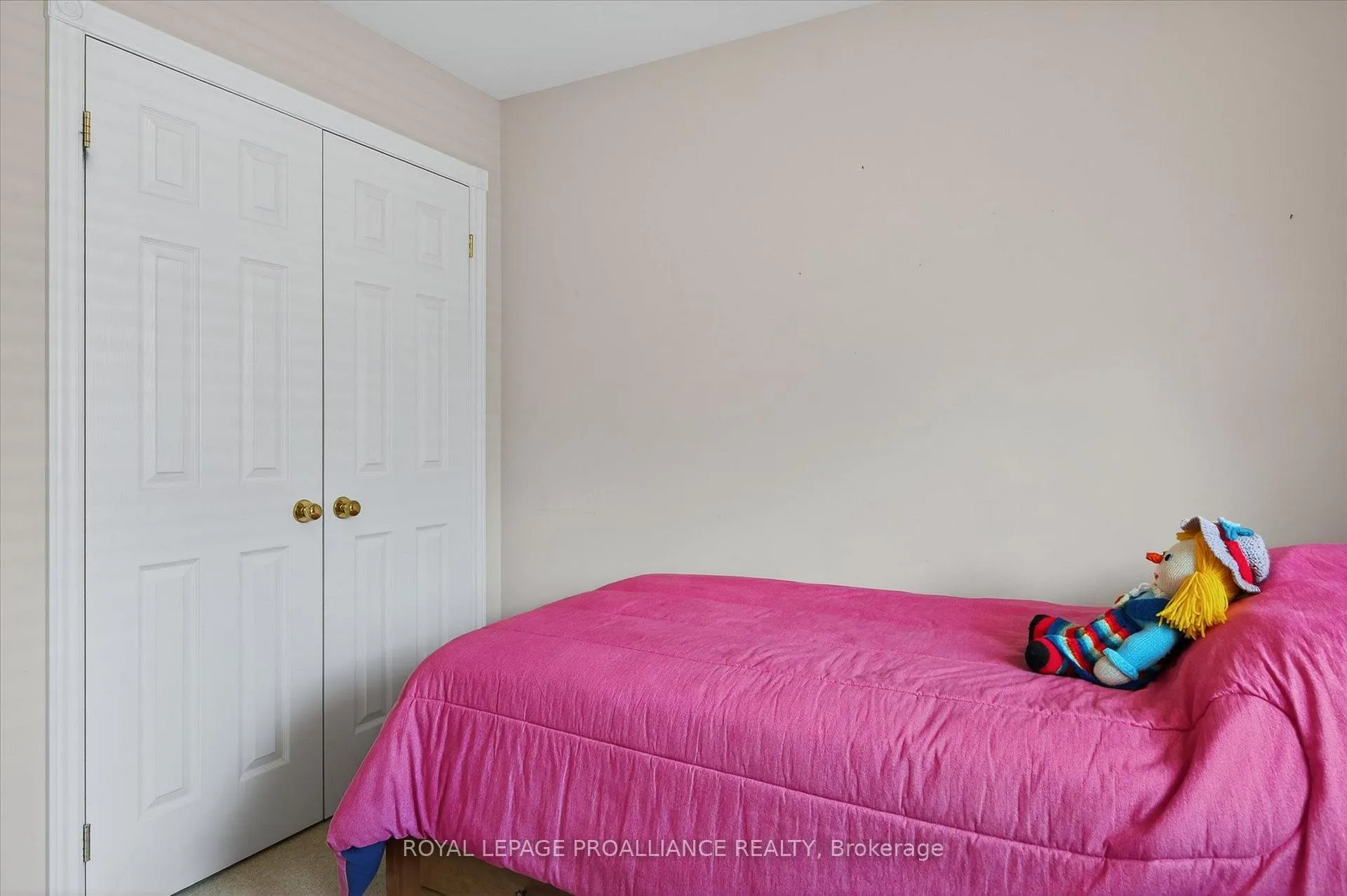 Photo 287 of 337 Bianco Crescent, Peterborough, Monaghan Ward 2 — HOMEH