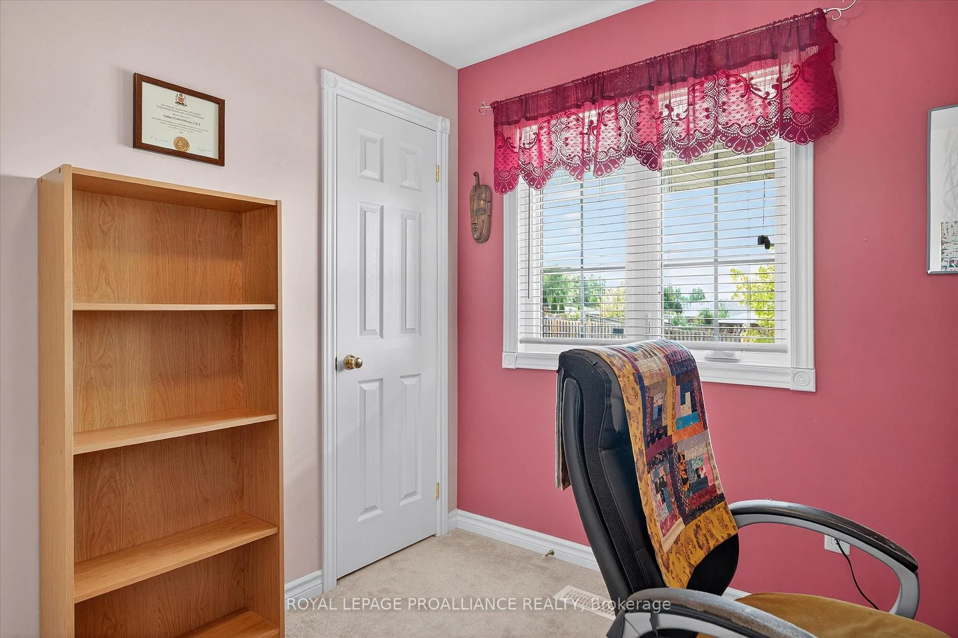 Photo 302 of 337 Bianco Crescent, Peterborough, Monaghan Ward 2 — HOMEH