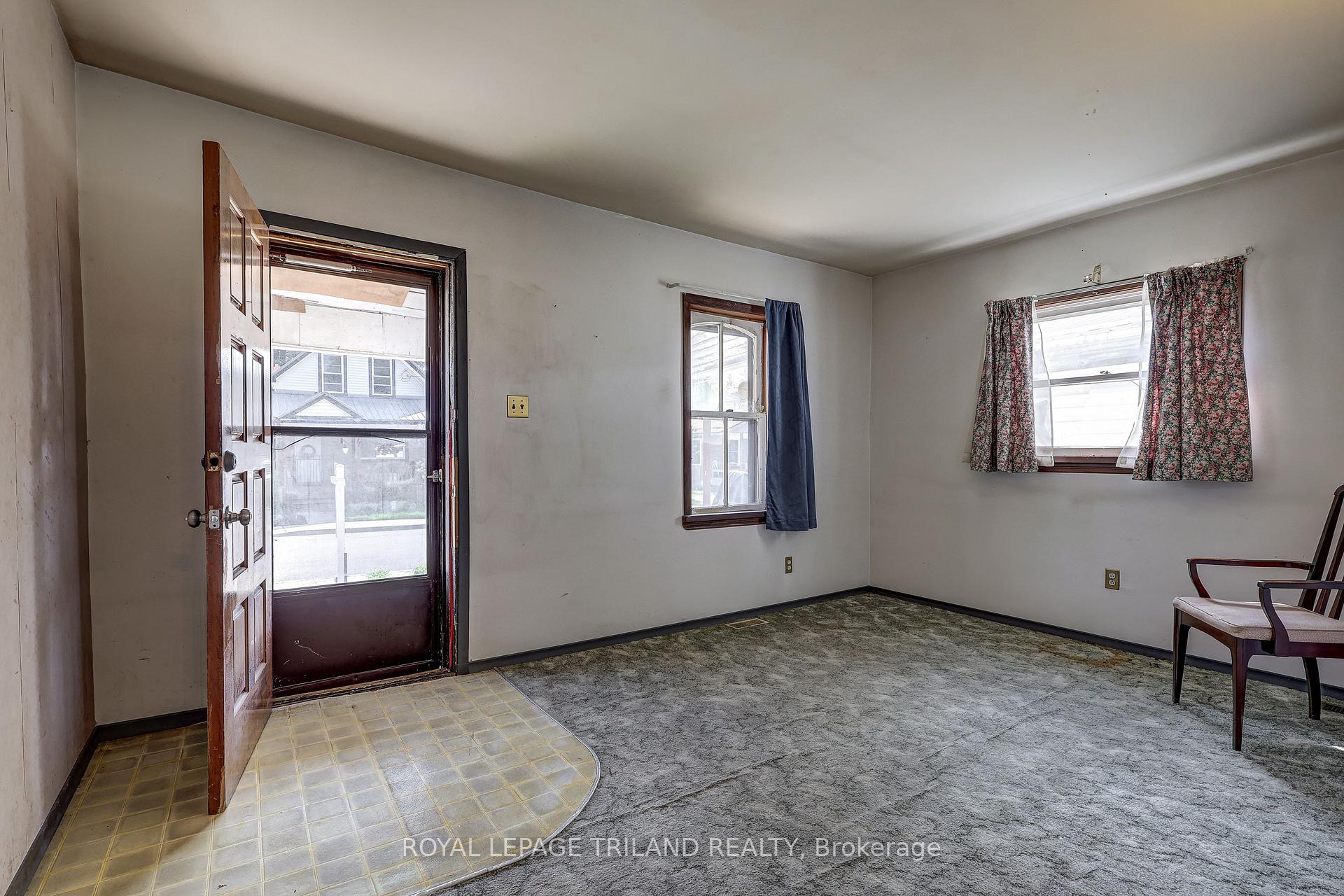 Photo 5 of 78 Manitoba Street, St. Thomas — HOMEH