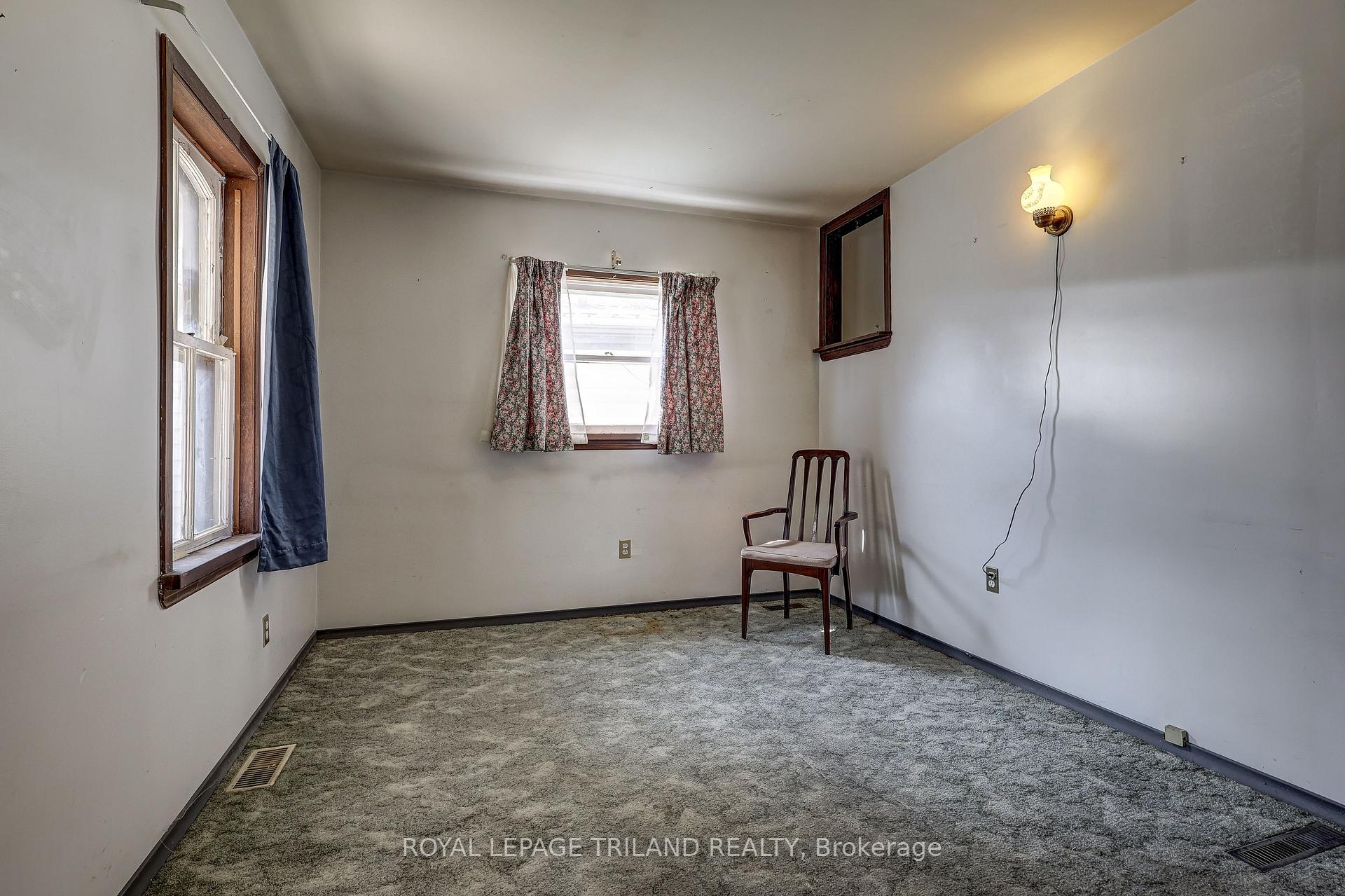 Photo 6 of 78 Manitoba Street, St. Thomas — HOMEH