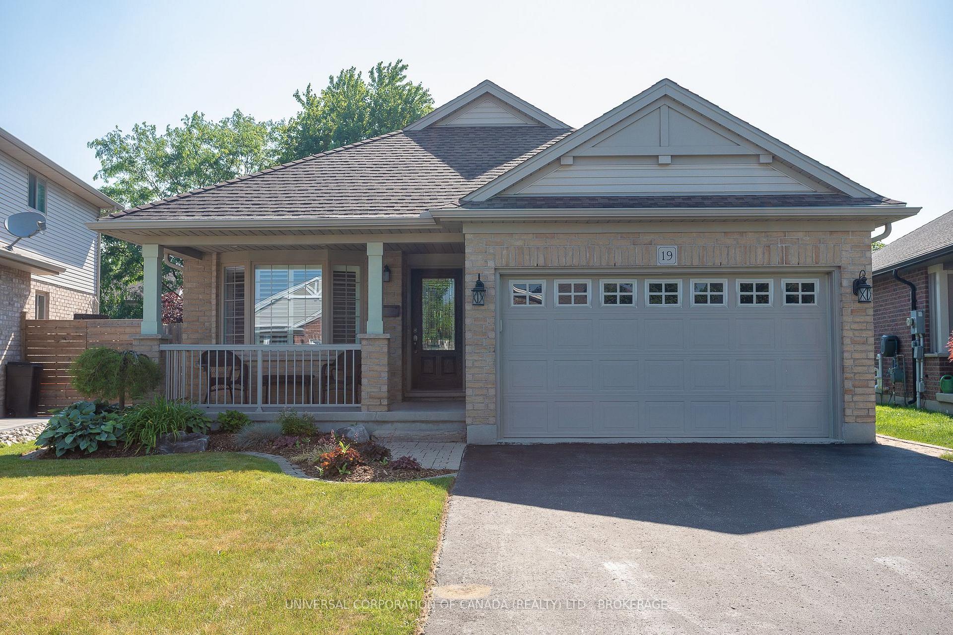 Photo 2 of 19 Harvest Court, St. Thomas — HOMEH