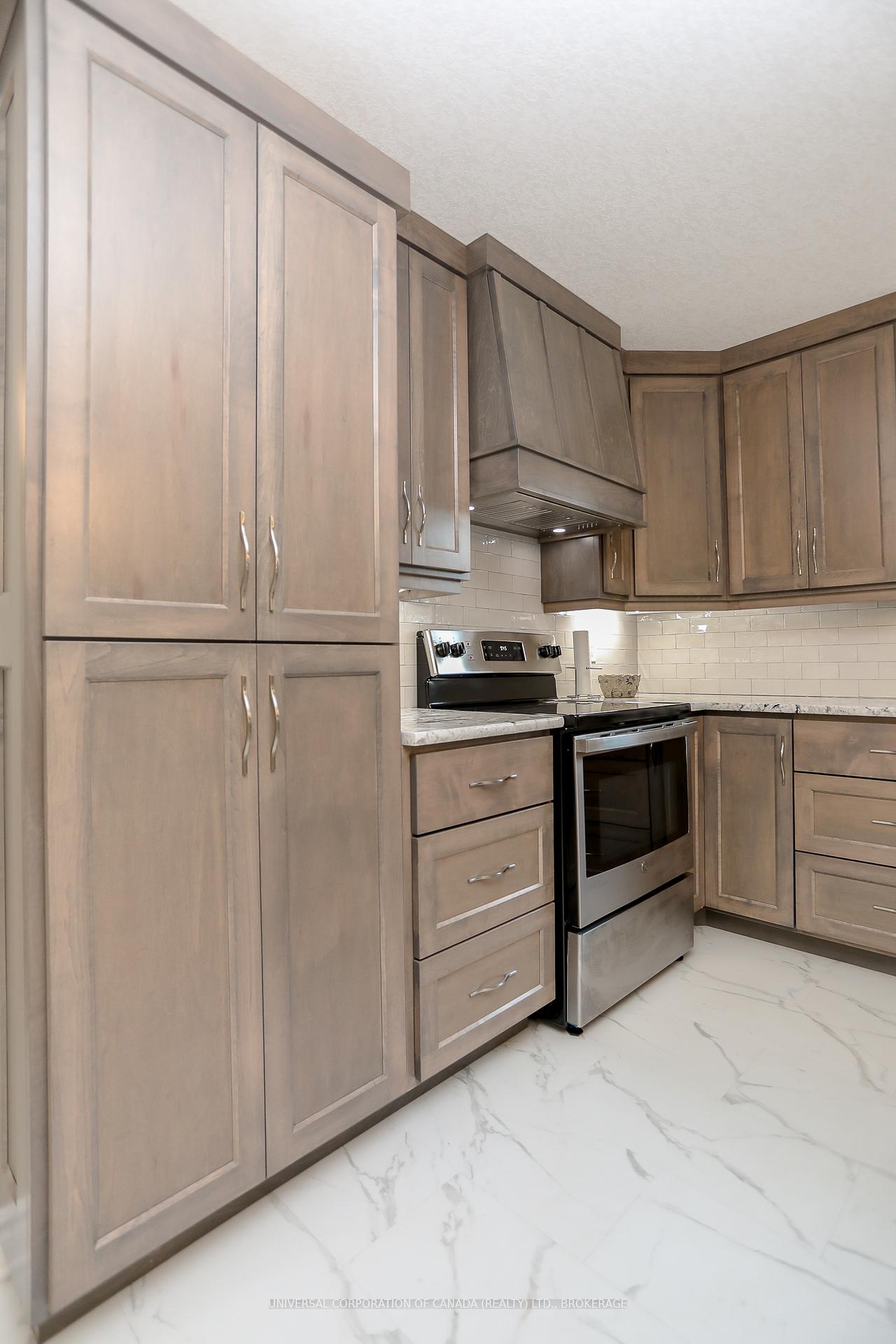 Photo 9 of 19 Harvest Court, St. Thomas — HOMEH