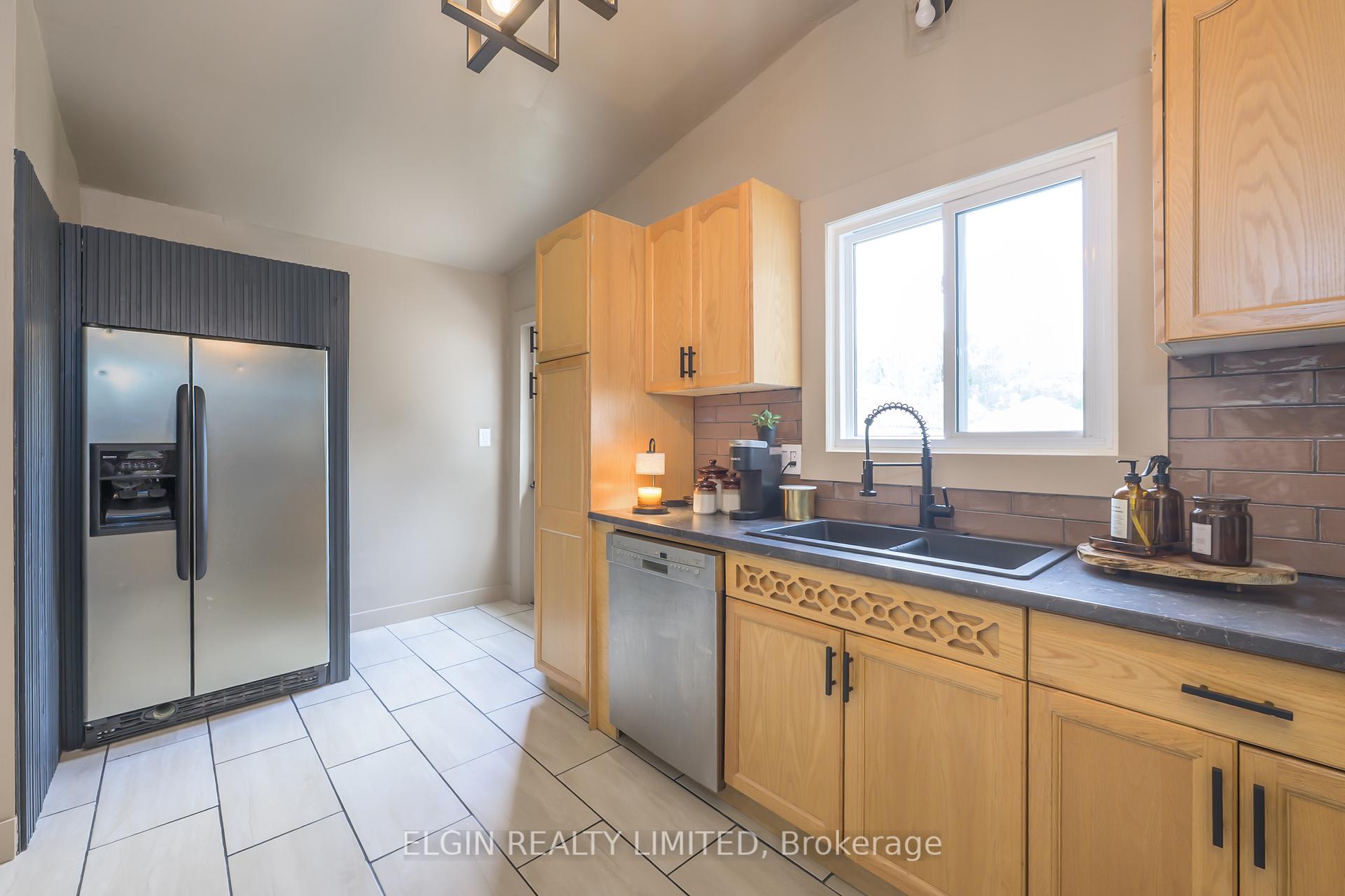 Photo 7 of 24 Maple Street, St. Thomas — HOMEH