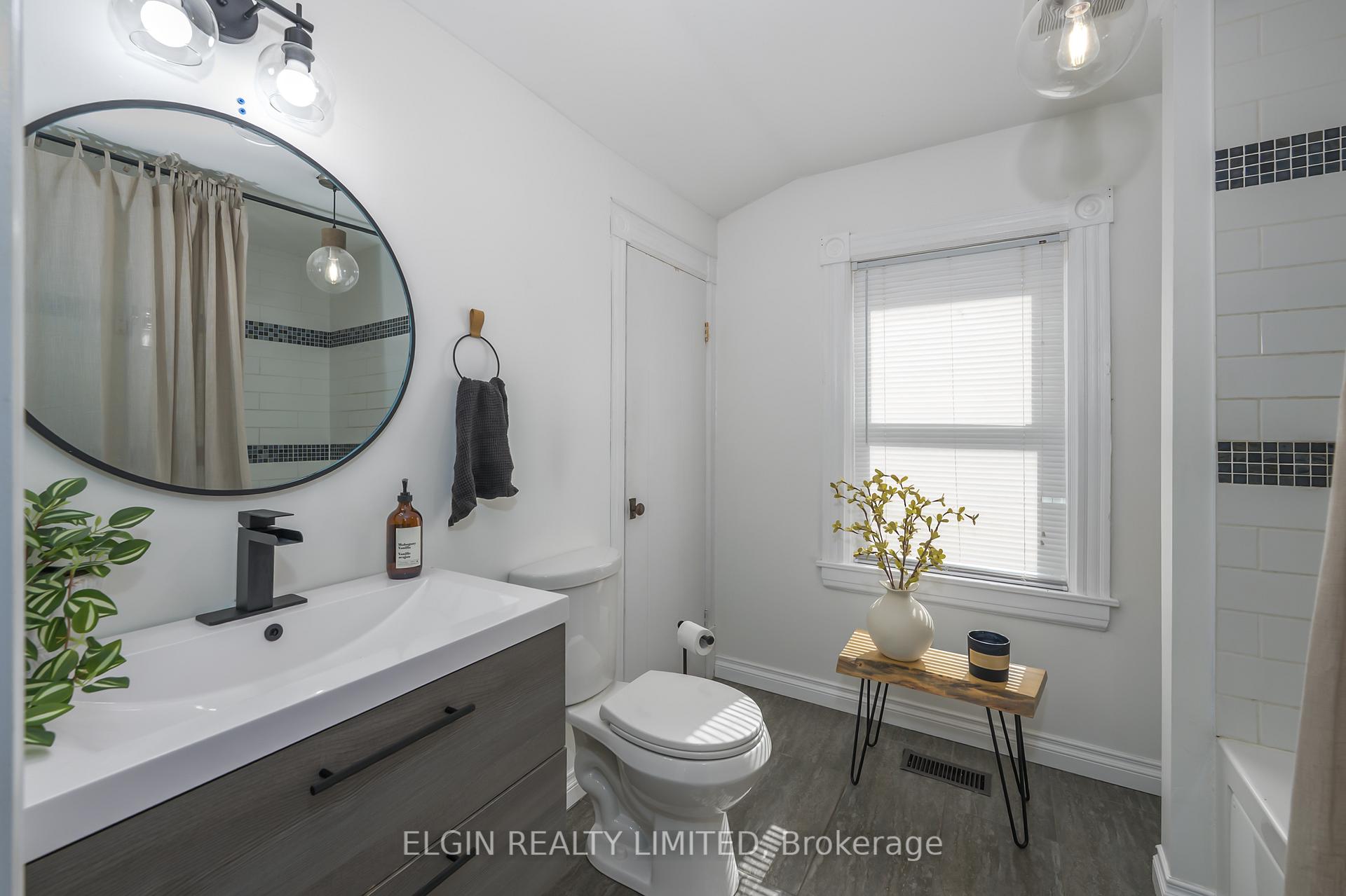 Photo 8 of 24 Maple Street, St. Thomas — HOMEH