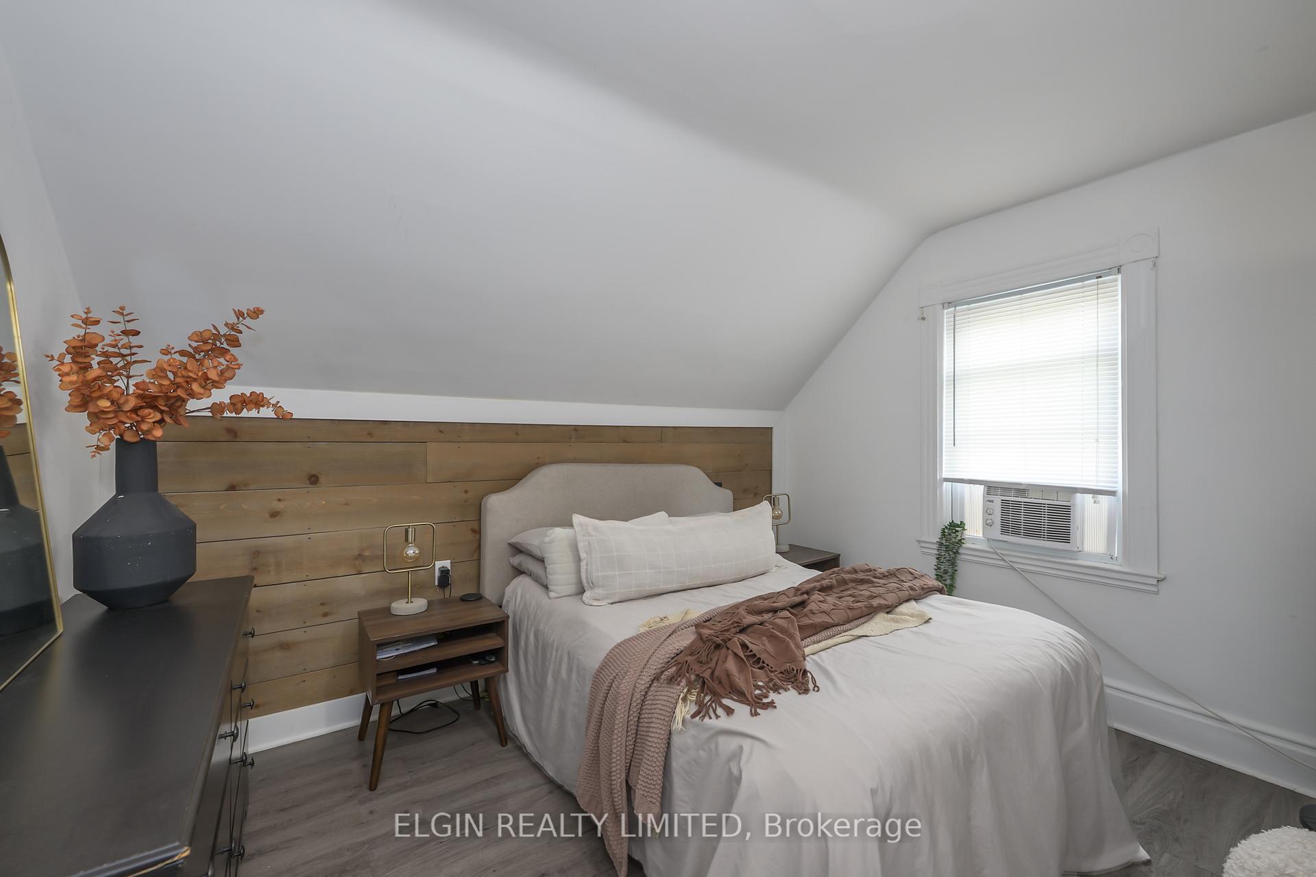 Photo 12 of 24 Maple Street, St. Thomas — HOMEH