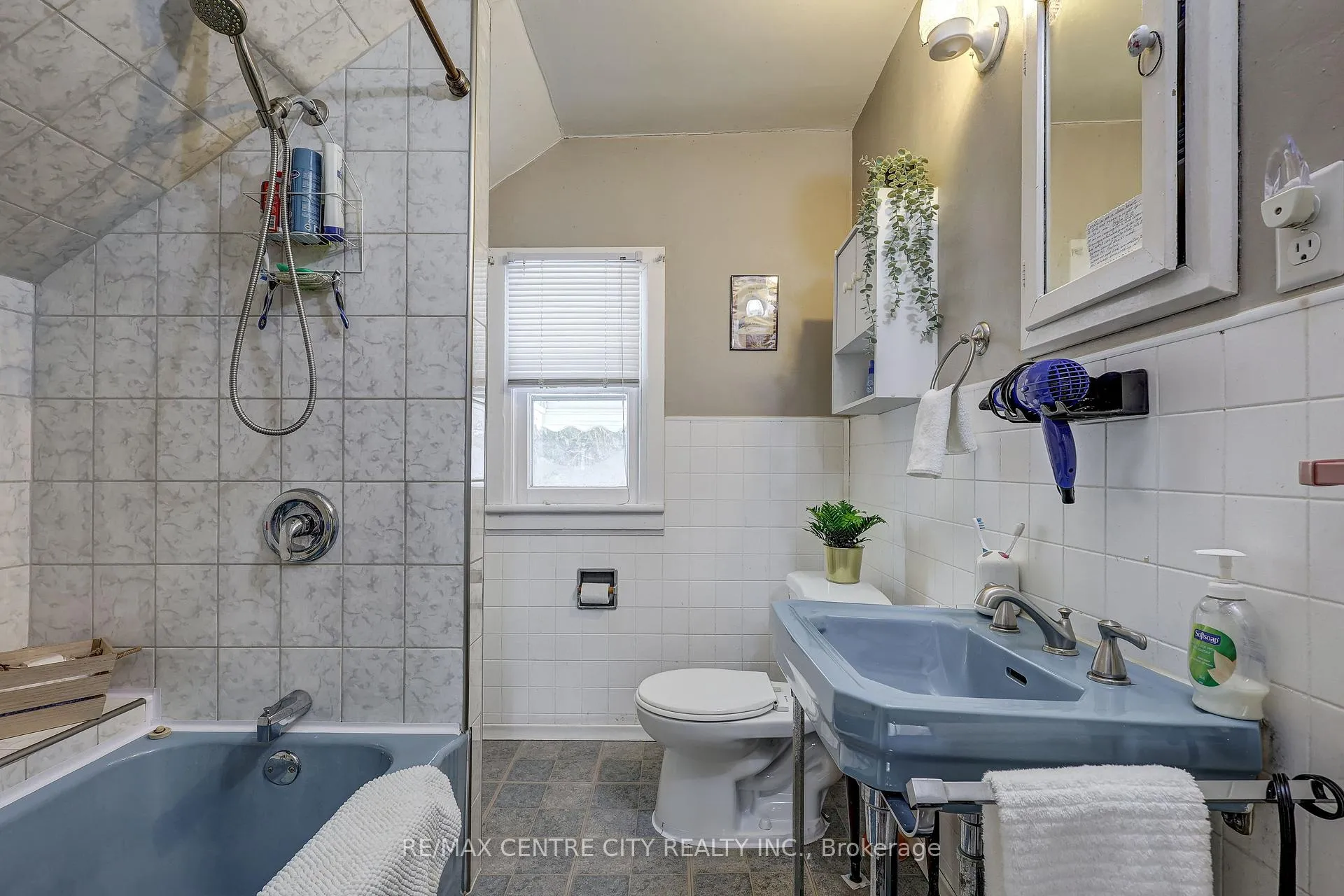 Photo 23 of 6745 Richmond Road, Malahide, Calton — HOMEH