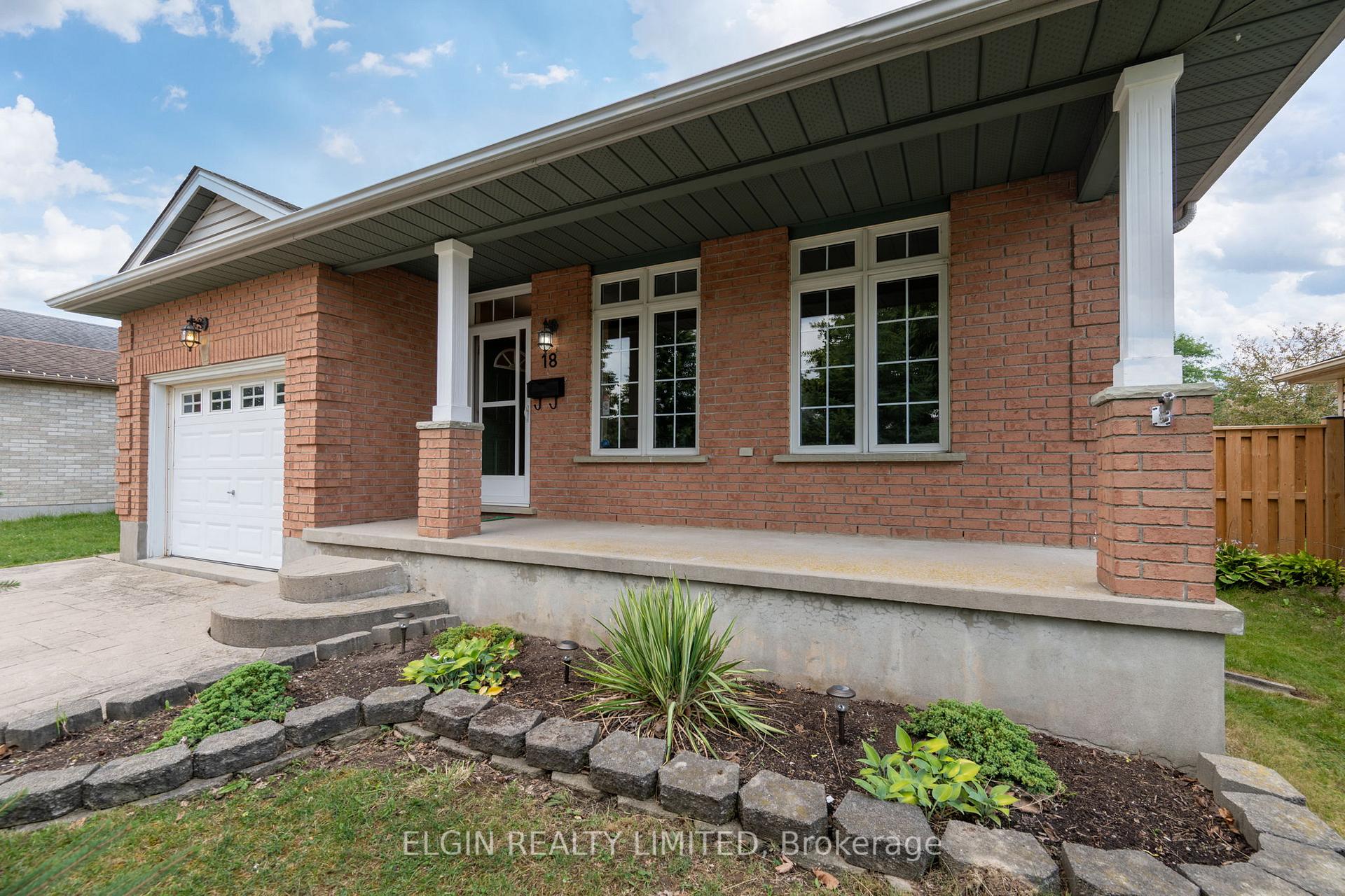 Photo 3 of 18 Rosethorn Court, St. Thomas — HOMEH