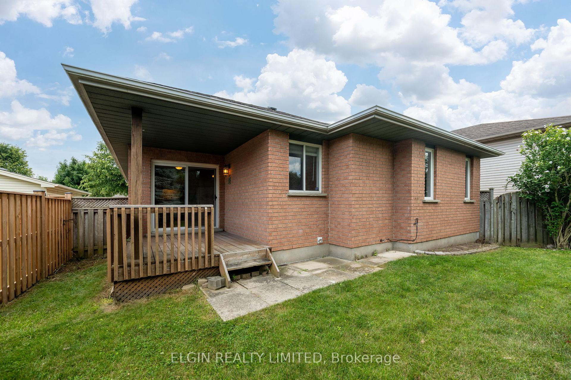 Photo 31 of 18 Rosethorn Court, St. Thomas — HOMEH