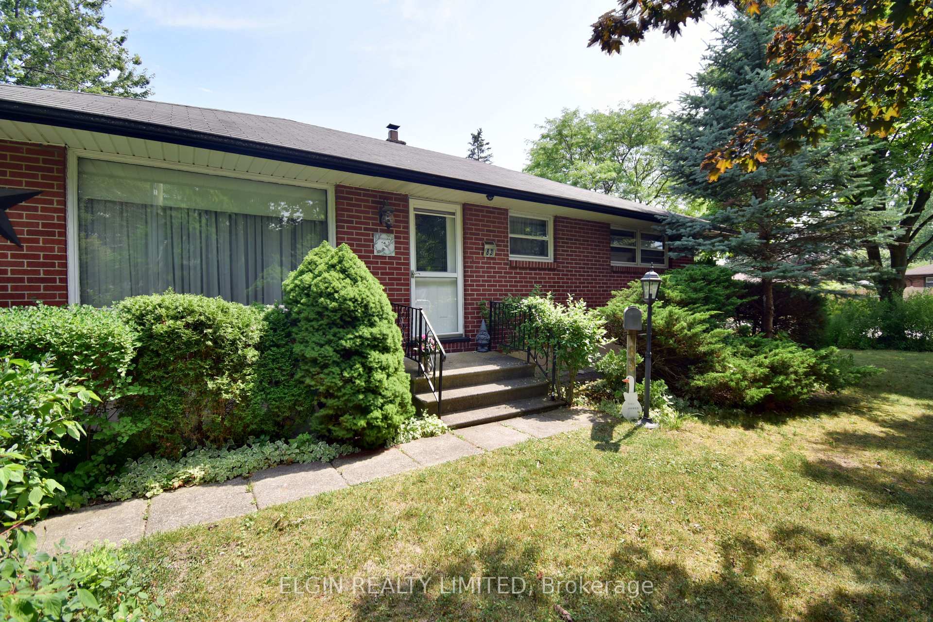 Photo 2 of 83 Churchill Crescent, St. Thomas — HOMEH