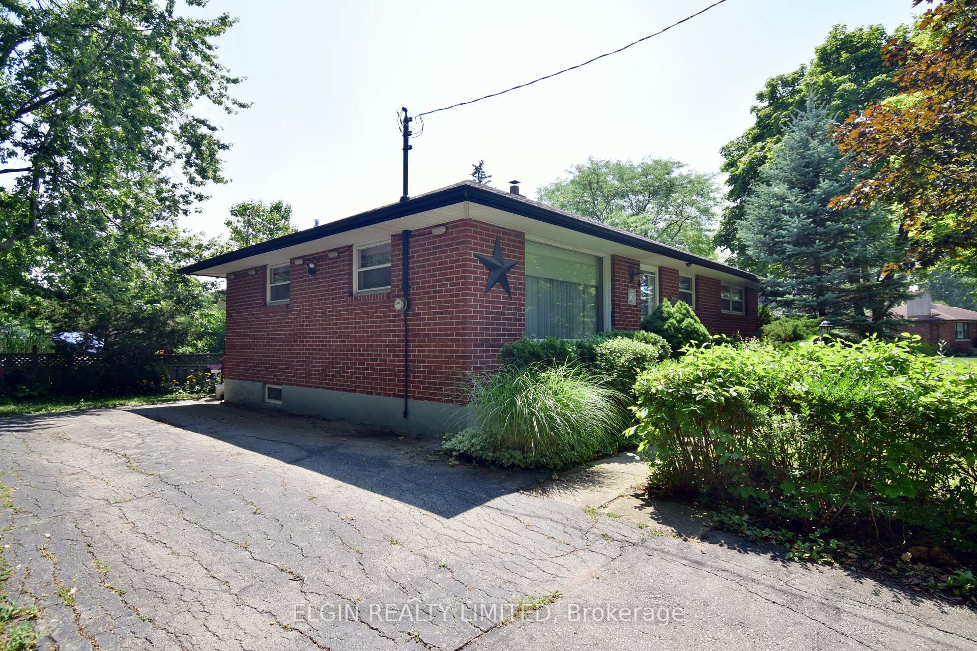 Photo 4 of 83 Churchill Crescent, St. Thomas — HOMEH