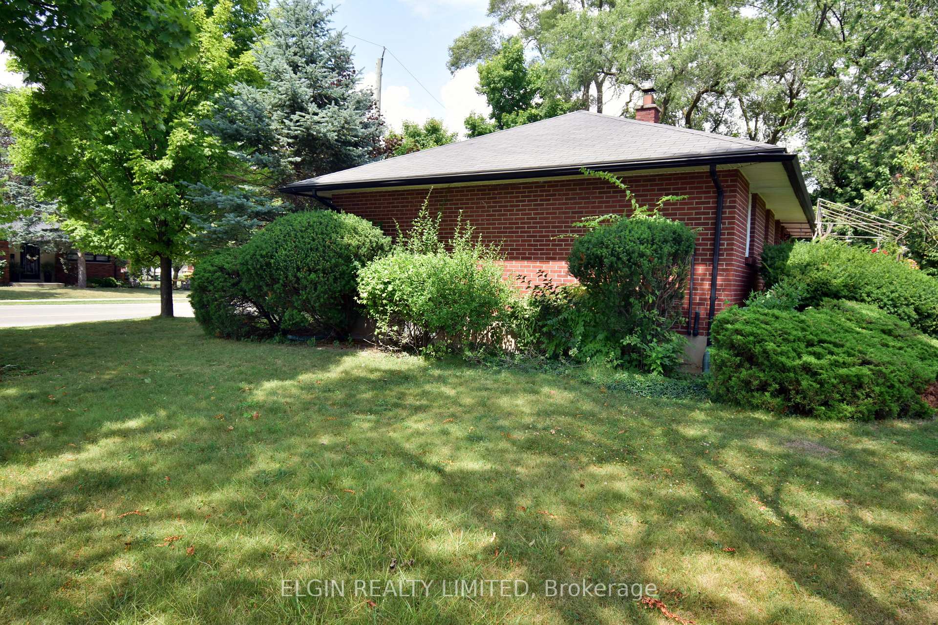 Photo 5 of 83 Churchill Crescent, St. Thomas — HOMEH