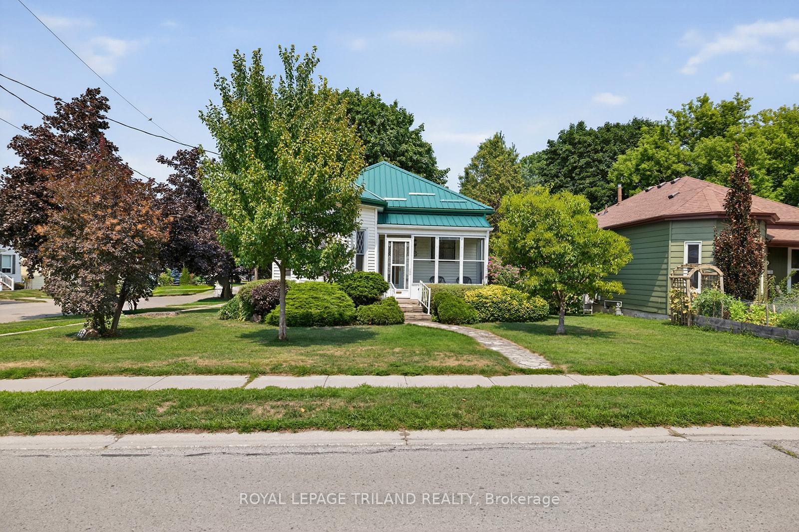 Photo 4 of 53 Chester Street, St. Thomas — HOMEH