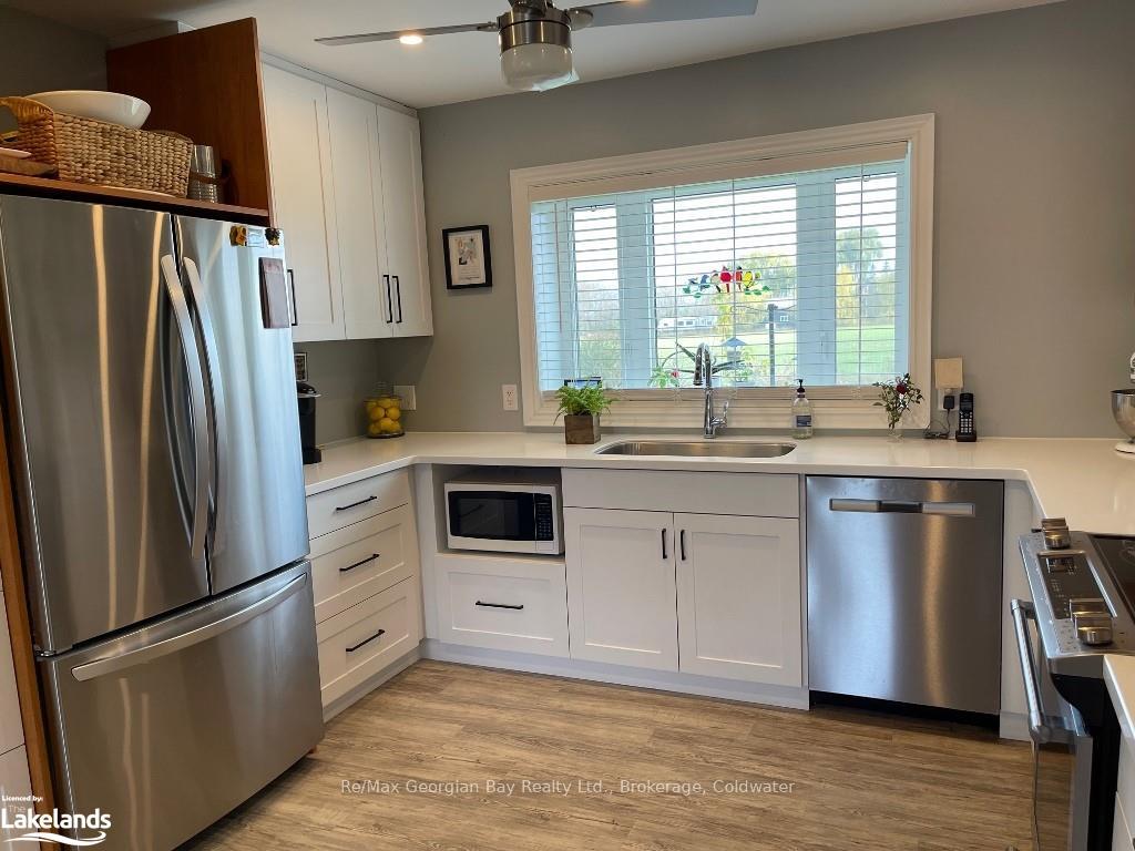 Photo 14 of 1954 Flos Rd 8 W, Springwater, Rural Springwater — HOMEH