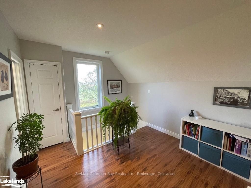 Photo 28 of 1954 Flos Rd 8 W, Springwater, Rural Springwater — HOMEH