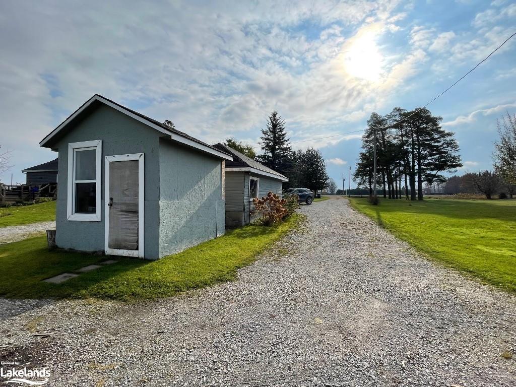 Photo 38 of 1954 Flos Rd 8 W, Springwater, Rural Springwater — HOMEH