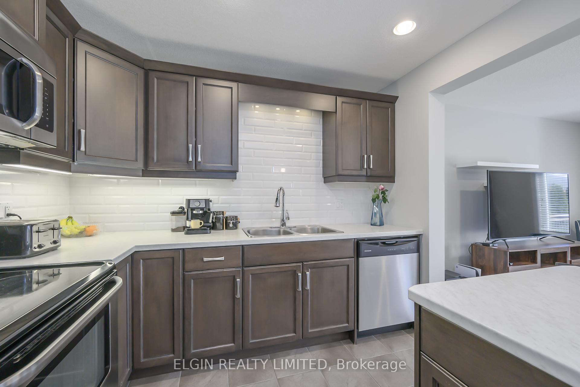 Photo 16 of 8 Empire Parkway, St. Thomas — HOMEH