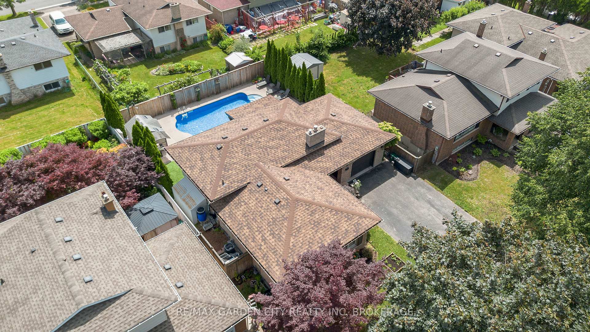Photo 2 of 8 Jessica Drive, St. Catharines, Vine/Linwell — HOMEH