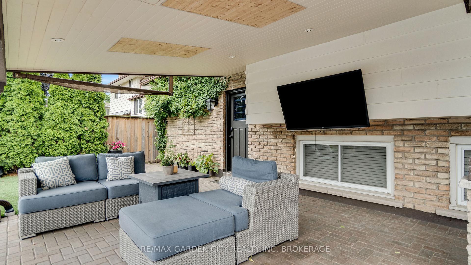 Photo 42 of 8 Jessica Drive, St. Catharines, Vine/Linwell — HOMEH