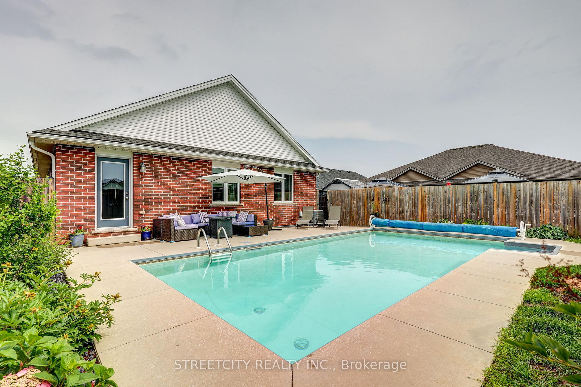 Photo 2 of 120 Peach Tree Boulevard, St. Thomas — HOMEH