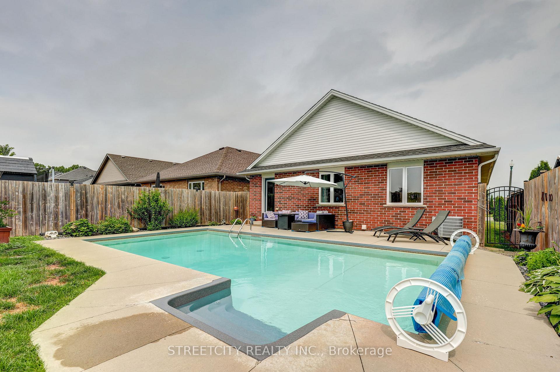 Photo 3 of 120 Peach Tree Boulevard, St. Thomas — HOMEH