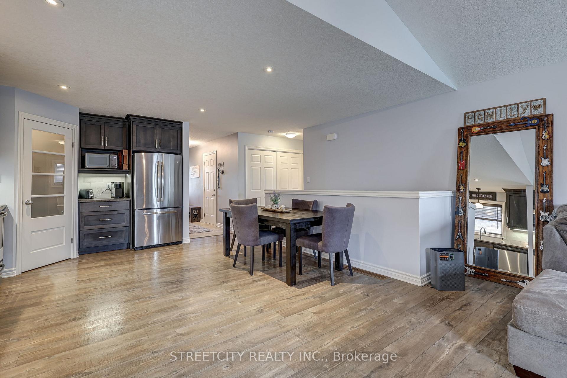 Photo 11 of 120 Peach Tree Boulevard, St. Thomas — HOMEH