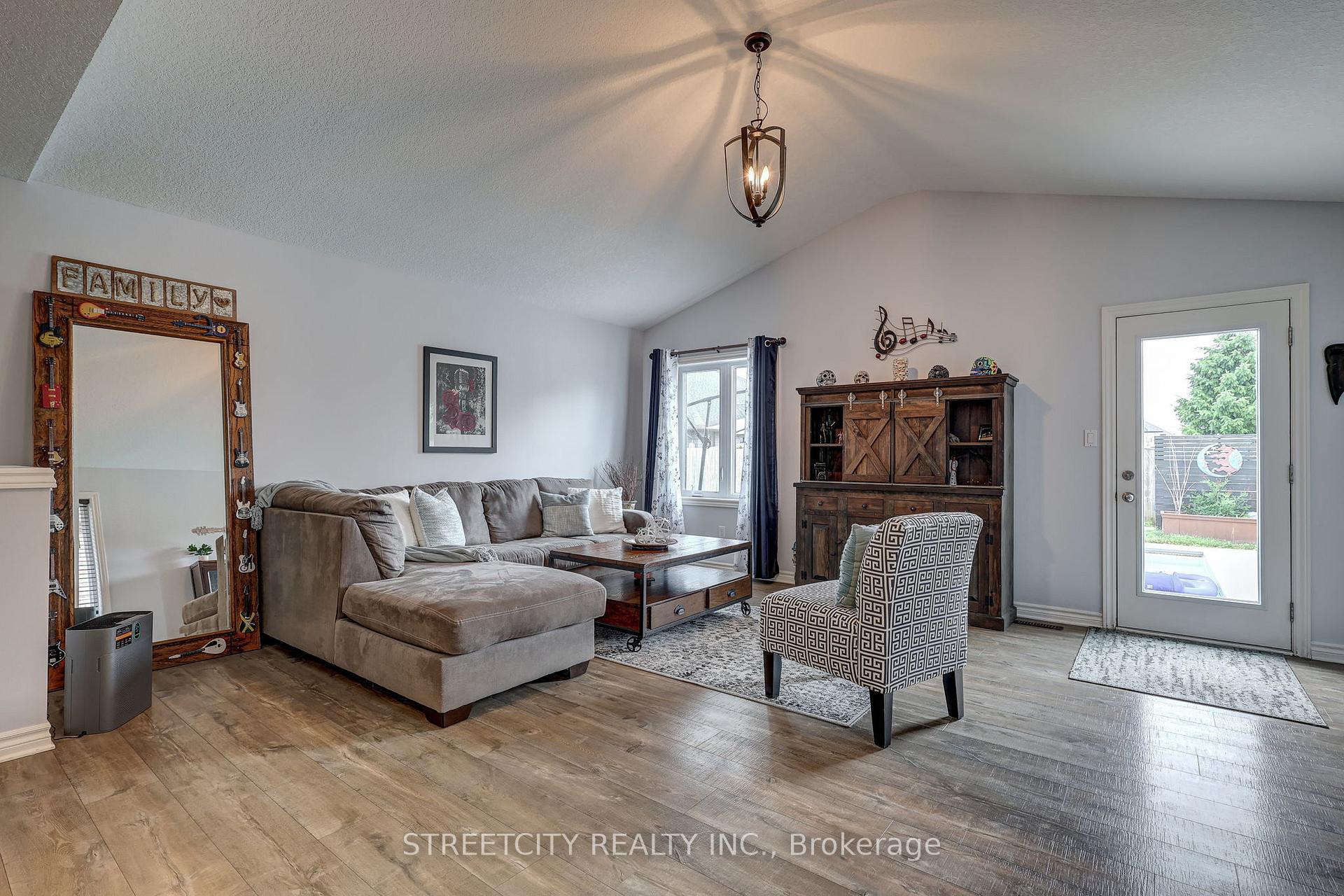 Photo 17 of 120 Peach Tree Boulevard, St. Thomas — HOMEH