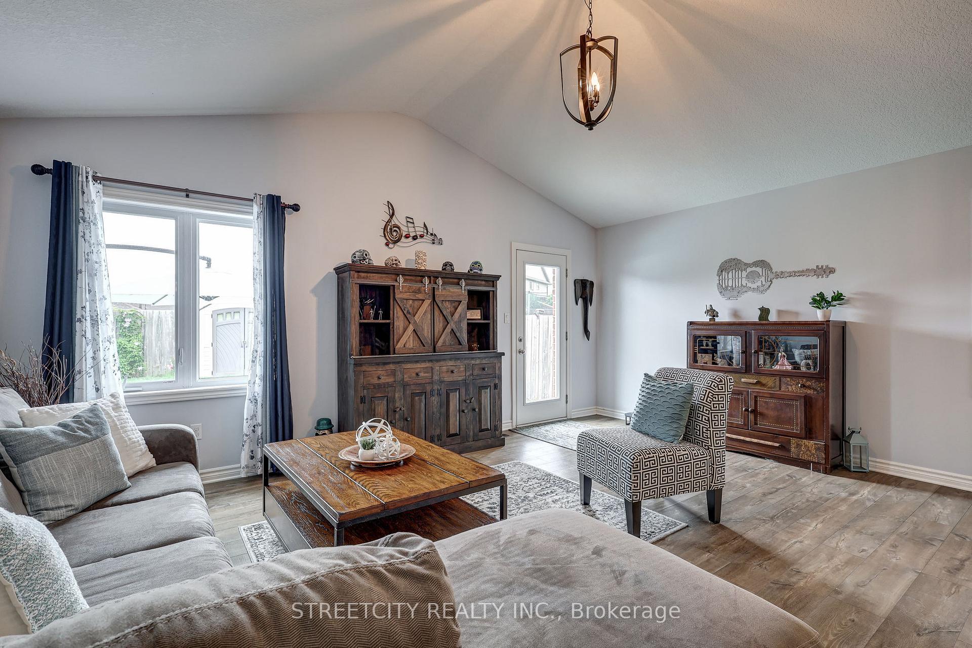 Photo 19 of 120 Peach Tree Boulevard, St. Thomas — HOMEH