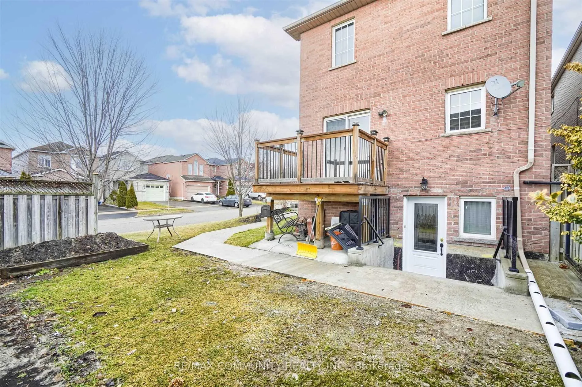 Photo 3 of Unit Lower, 50 Perfitt Crescent, Ajax, Central — HOMEH