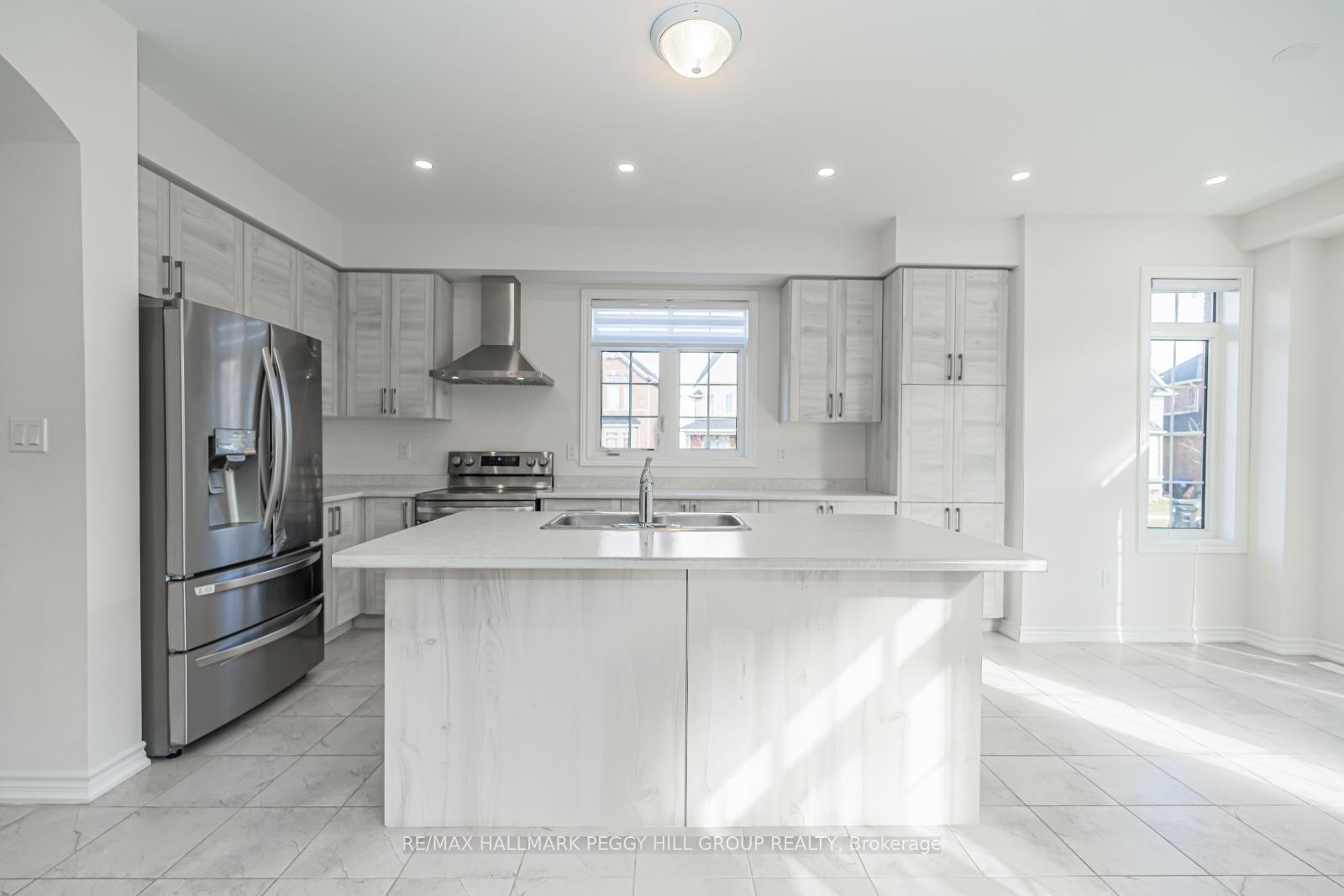 Photo 4 of 28 Sanford Circle, Springwater, Centre Vespra — HOMEH