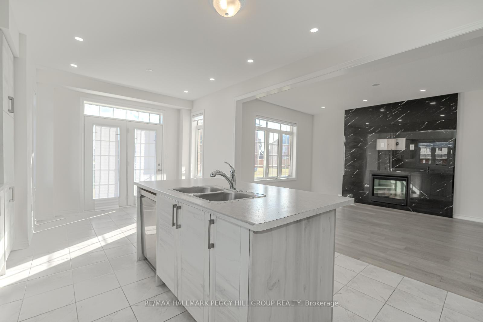Photo 6 of 28 Sanford Circle, Springwater, Centre Vespra — HOMEH