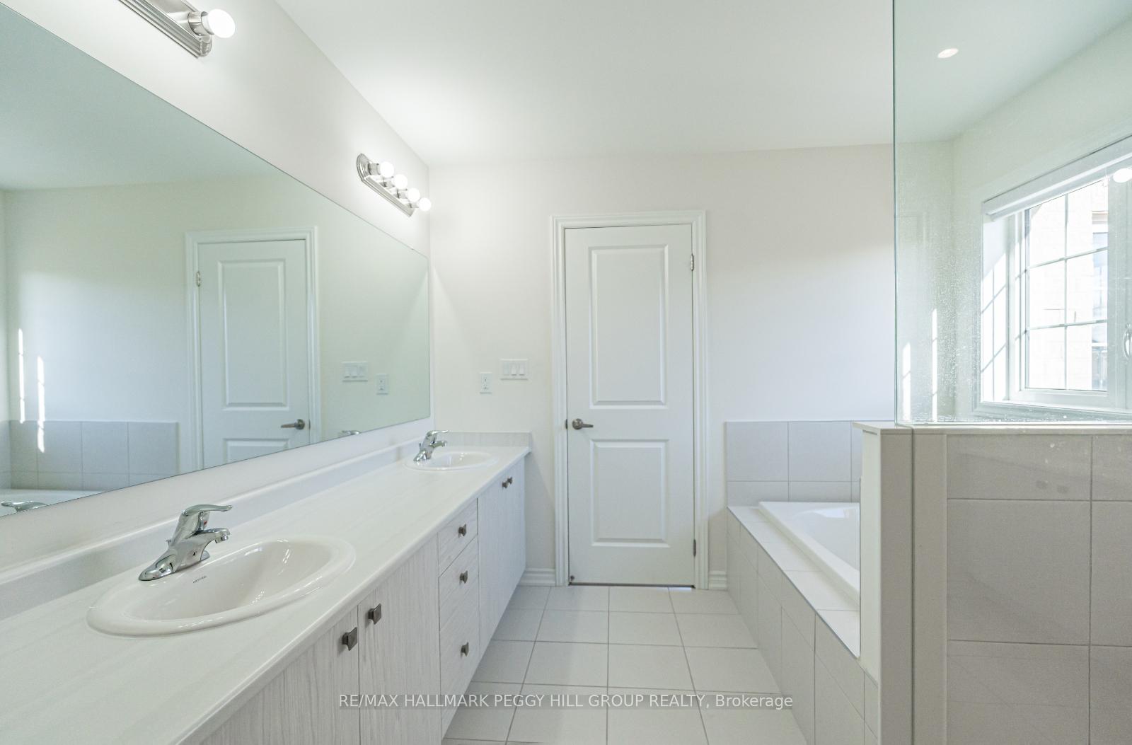 Photo 9 of 28 Sanford Circle, Springwater, Centre Vespra — HOMEH