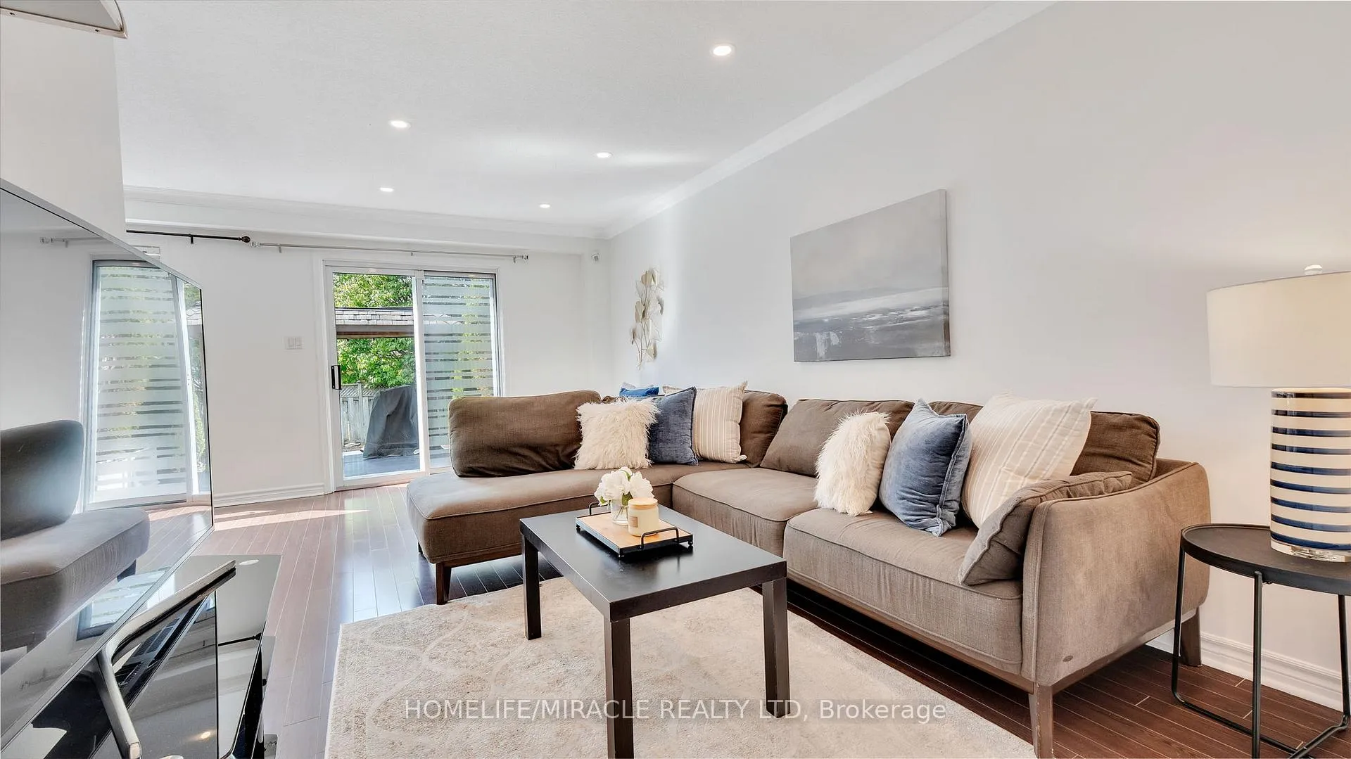 Photo 3 of 40 Landerville Lane, Clarington, Bowmanville — HOMEH