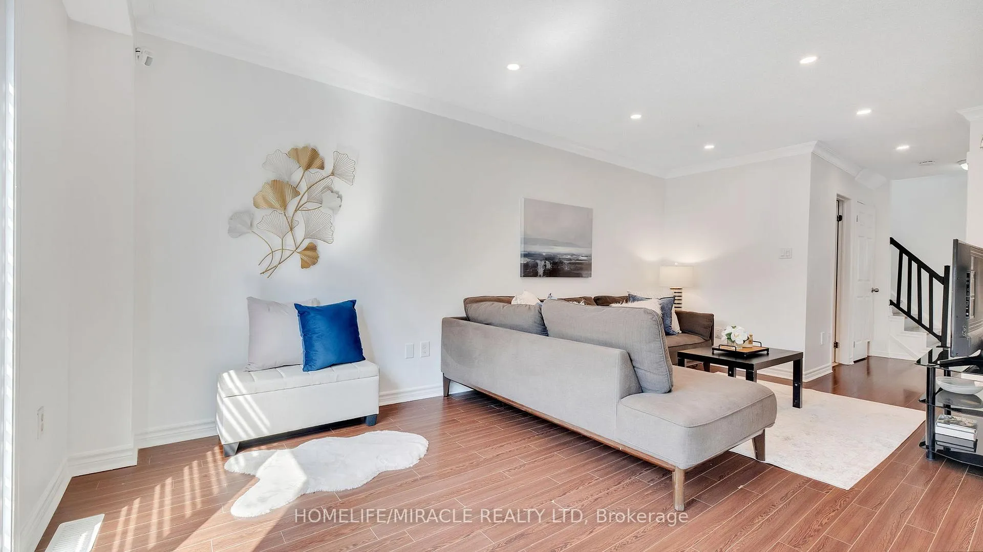 Photo 10 of 40 Landerville Lane, Clarington, Bowmanville — HOMEH