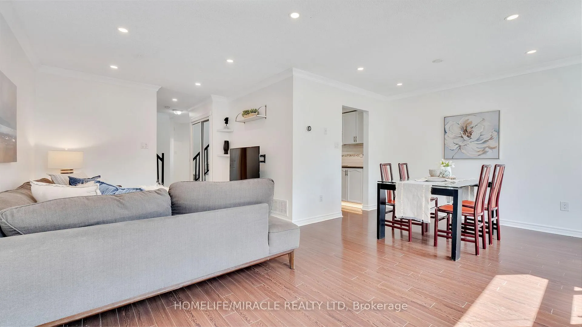 Photo 13 of 40 Landerville Lane, Clarington, Bowmanville — HOMEH