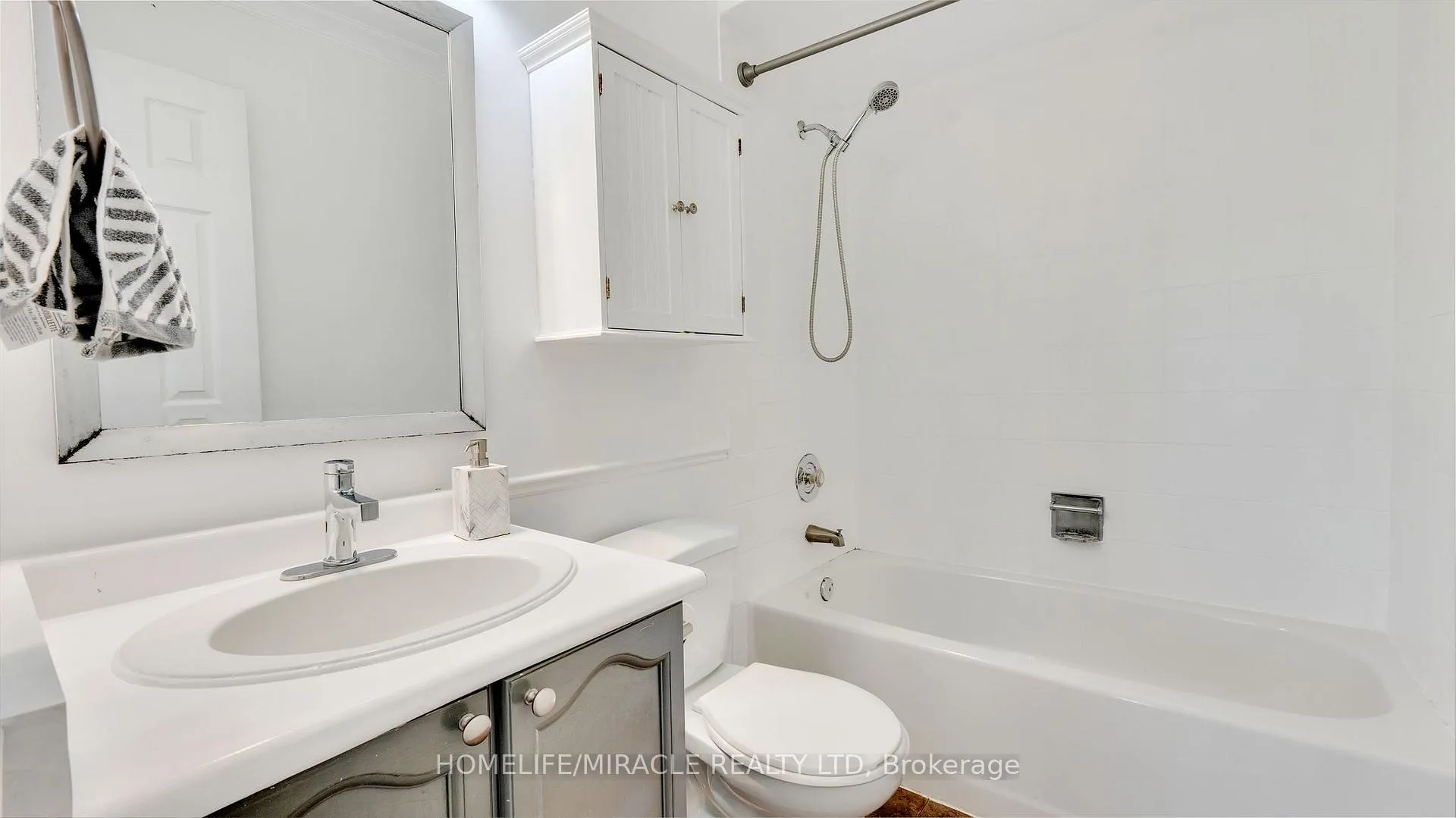 Photo 29 of 40 Landerville Lane, Clarington, Bowmanville — HOMEH
