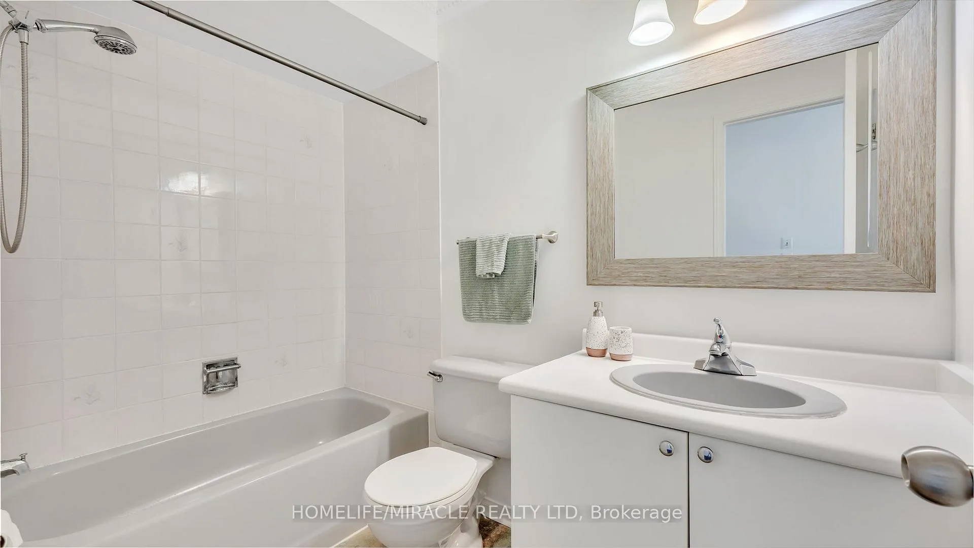 Photo 33 of 40 Landerville Lane, Clarington, Bowmanville — HOMEH