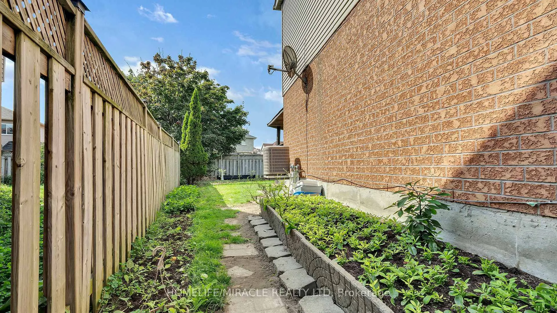 Photo 45 of 40 Landerville Lane, Clarington, Bowmanville — HOMEH