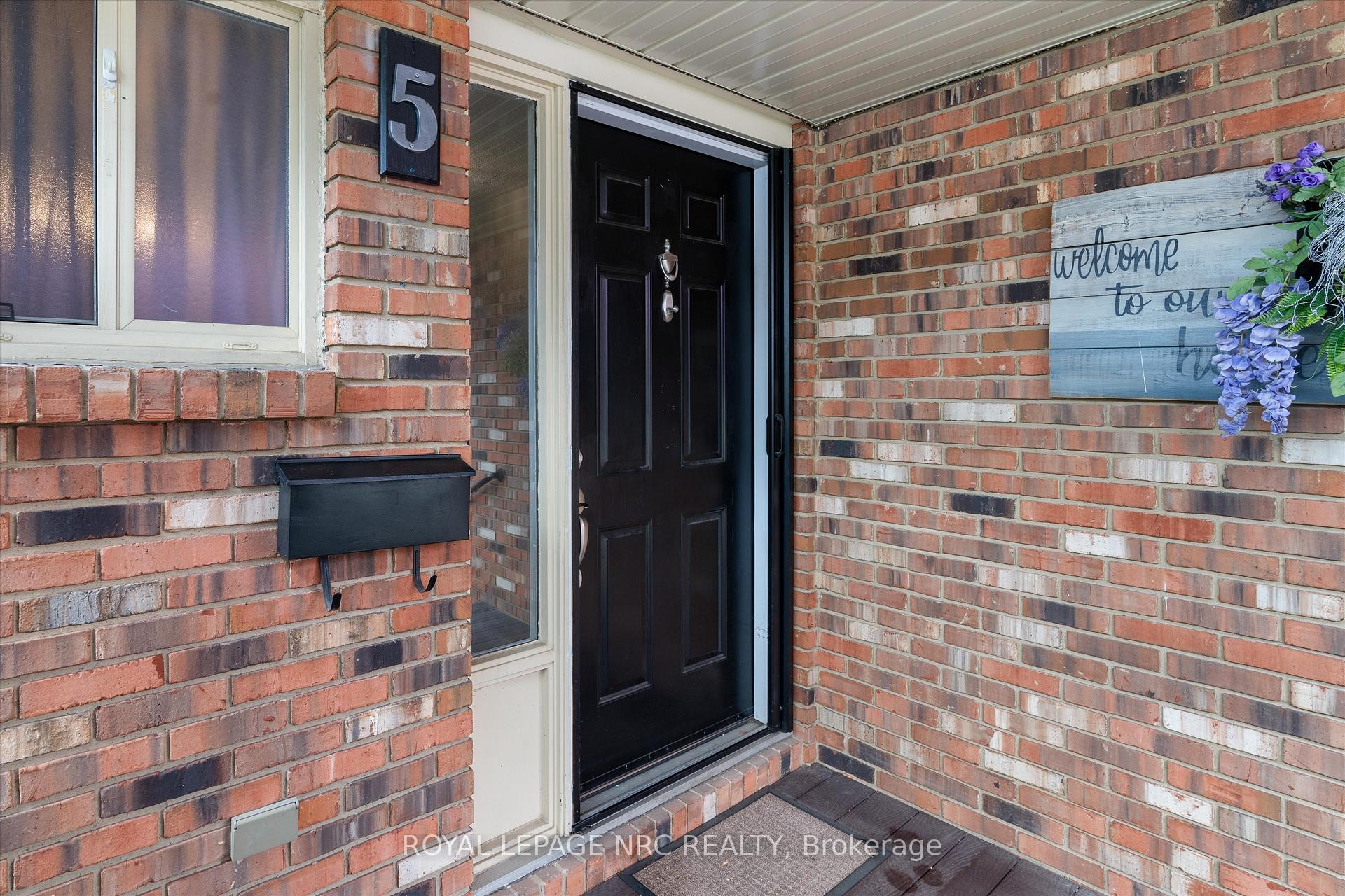 Photo 3 of 5 Barnaby Drive, St. Catharines, Ridley — HOMEH