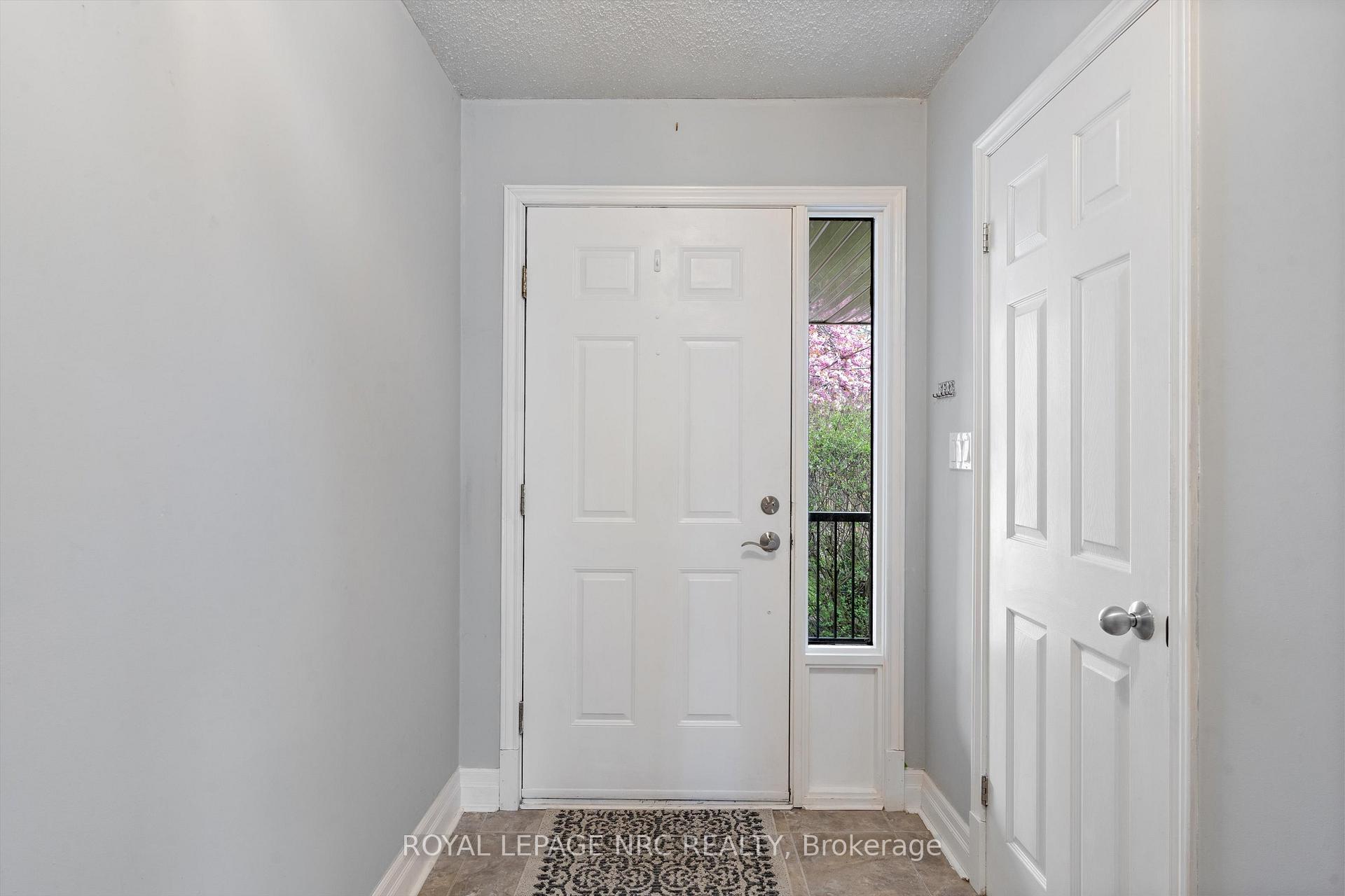 Photo 4 of 5 Barnaby Drive, St. Catharines, Ridley — HOMEH
