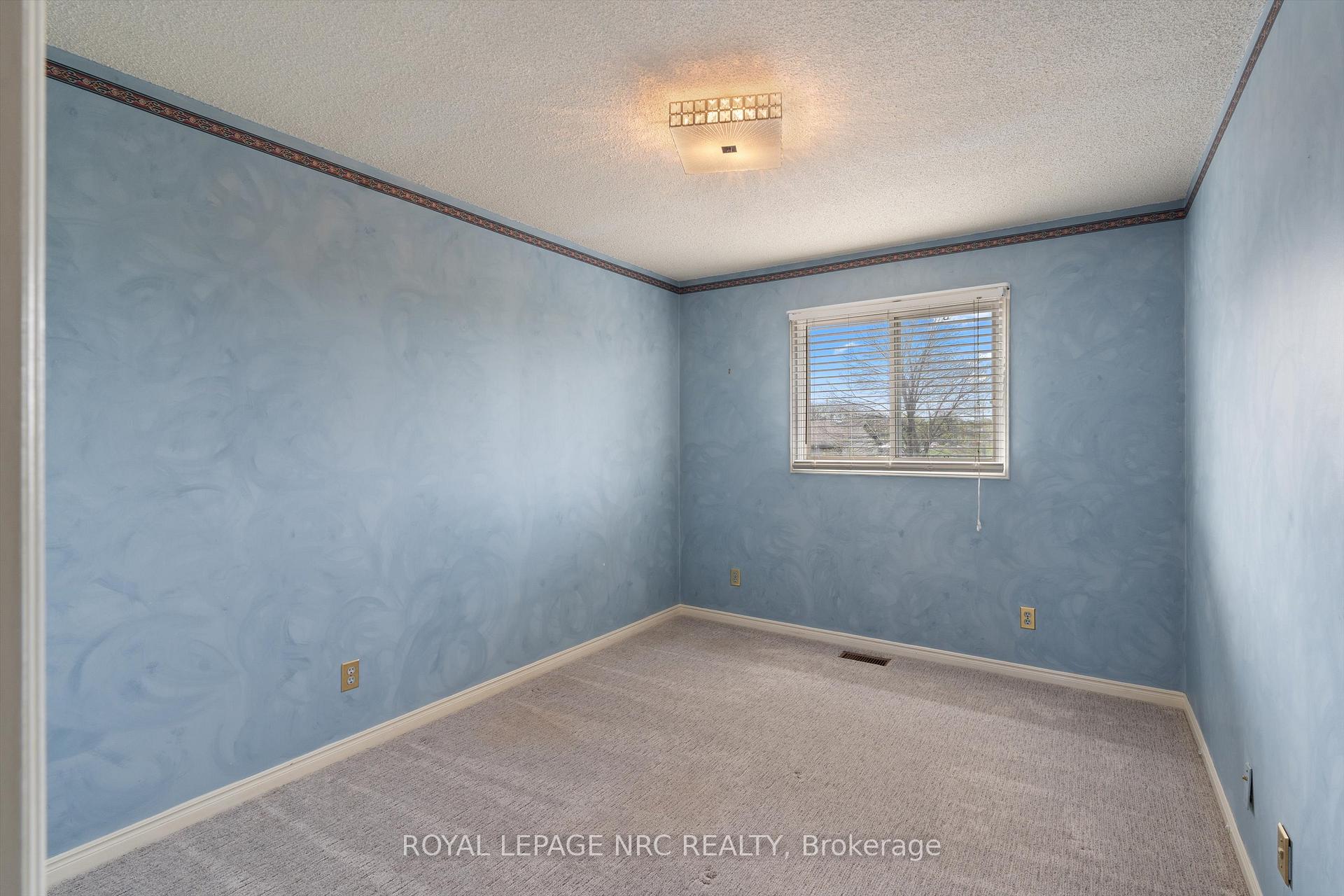 Photo 23 of 5 Barnaby Drive, St. Catharines, Ridley — HOMEH