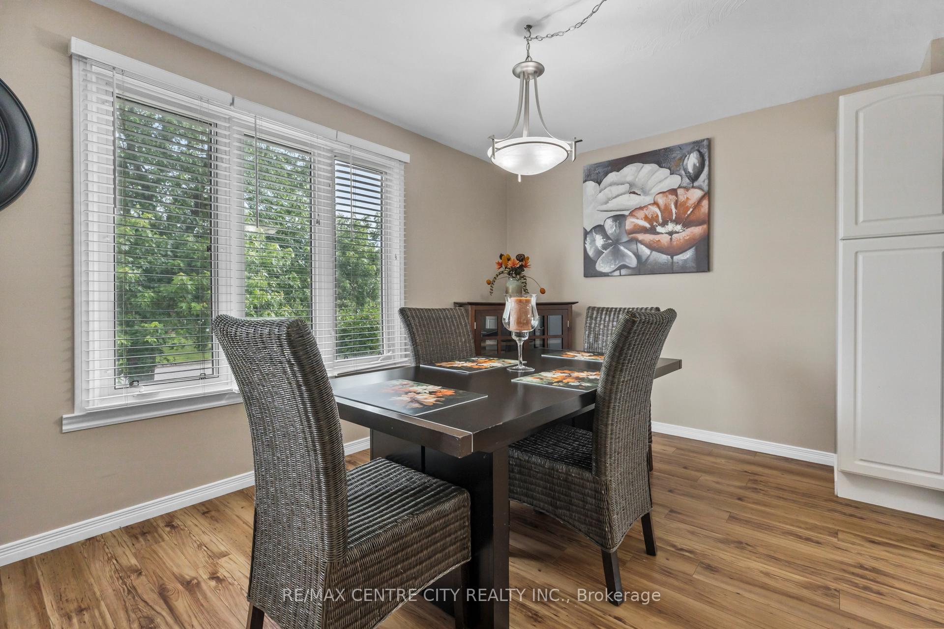 Photo 6 of 32 Lakeview Circle, St. Thomas — HOMEH