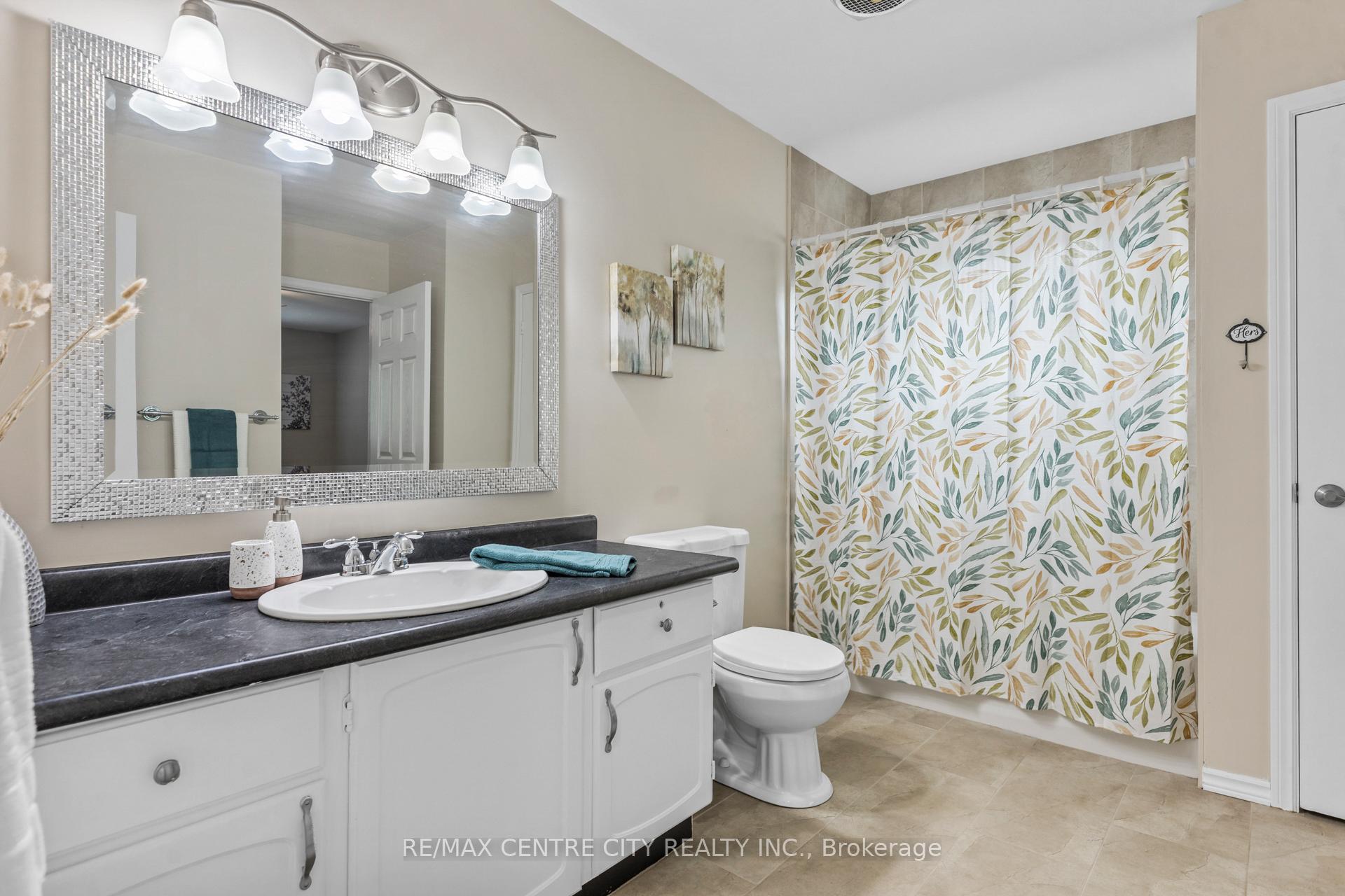 Photo 10 of 32 Lakeview Circle, St. Thomas — HOMEH