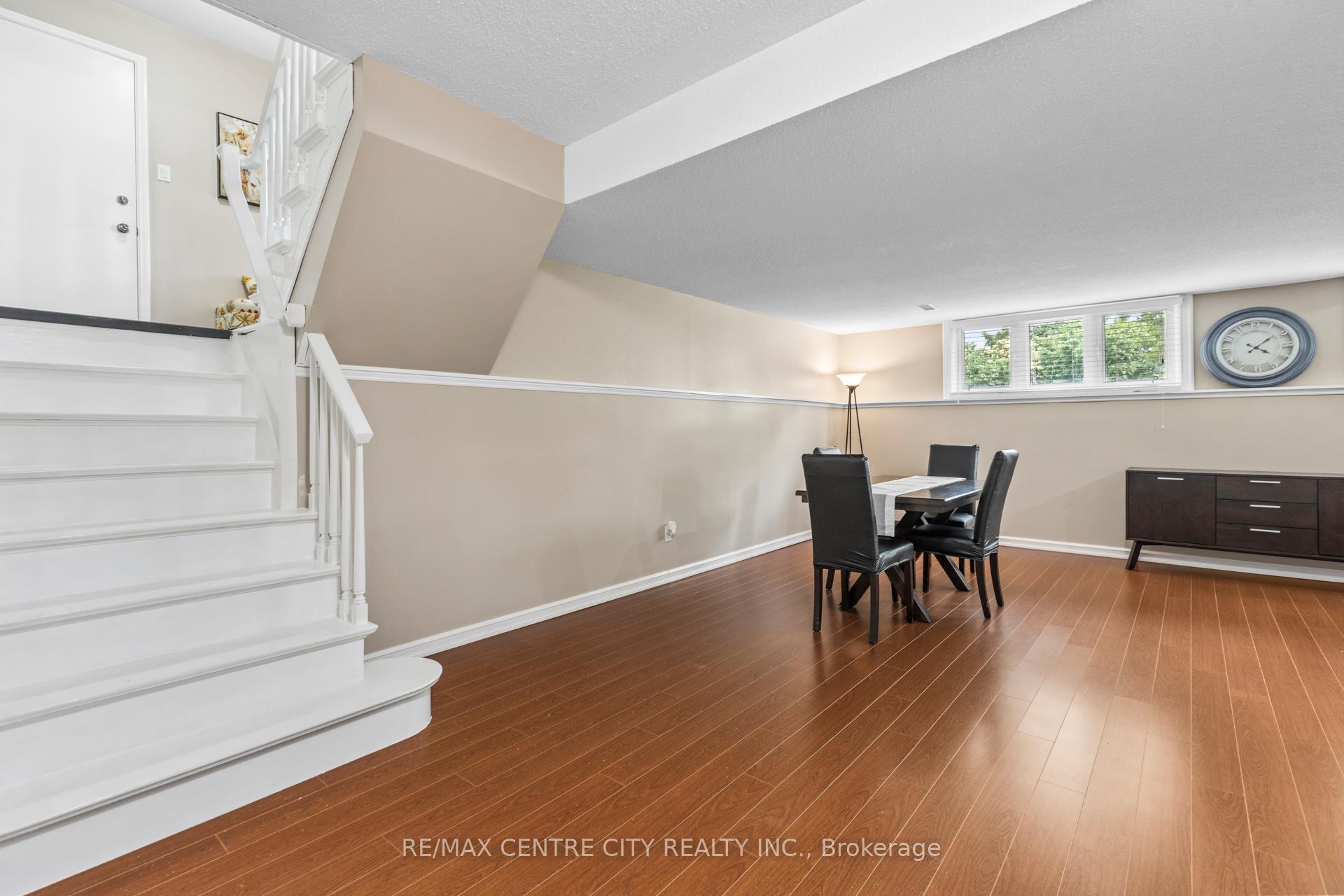 Photo 15 of 32 Lakeview Circle, St. Thomas — HOMEH