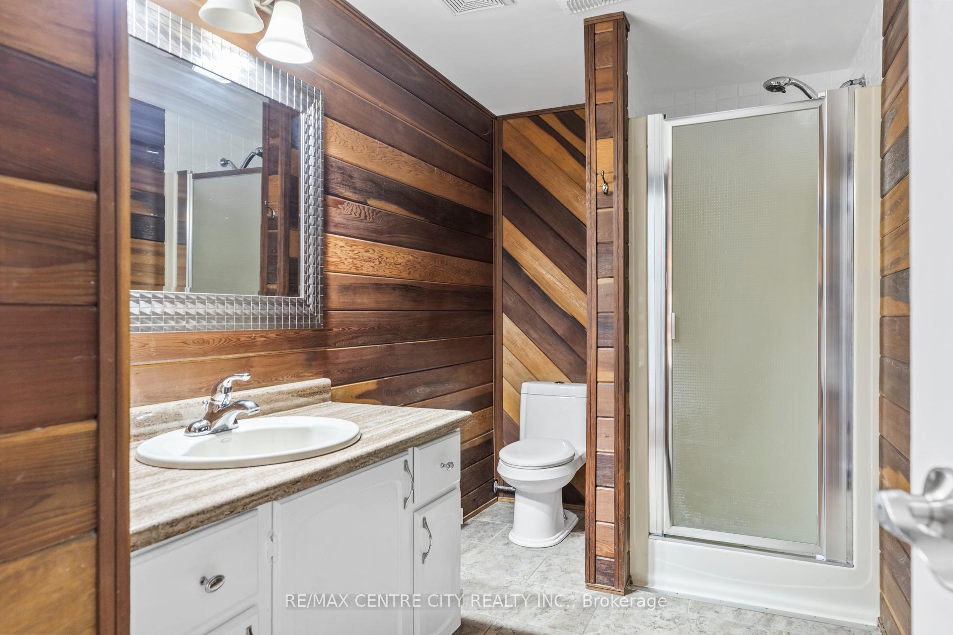 Photo 18 of 32 Lakeview Circle, St. Thomas — HOMEH